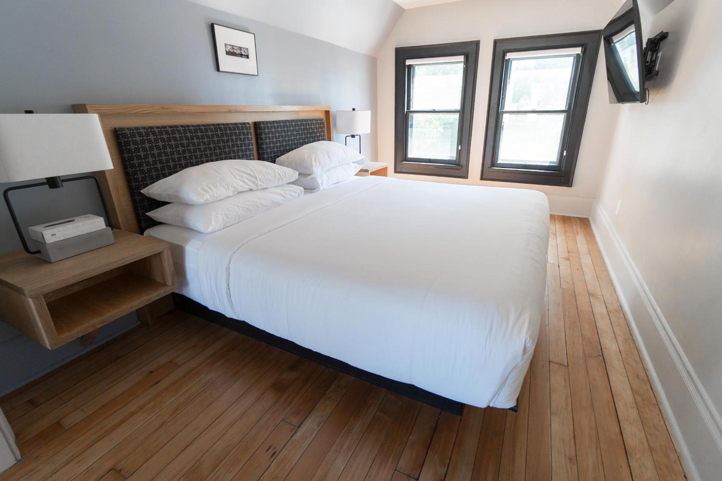 Three-Bedroom Suite - Photo 6
