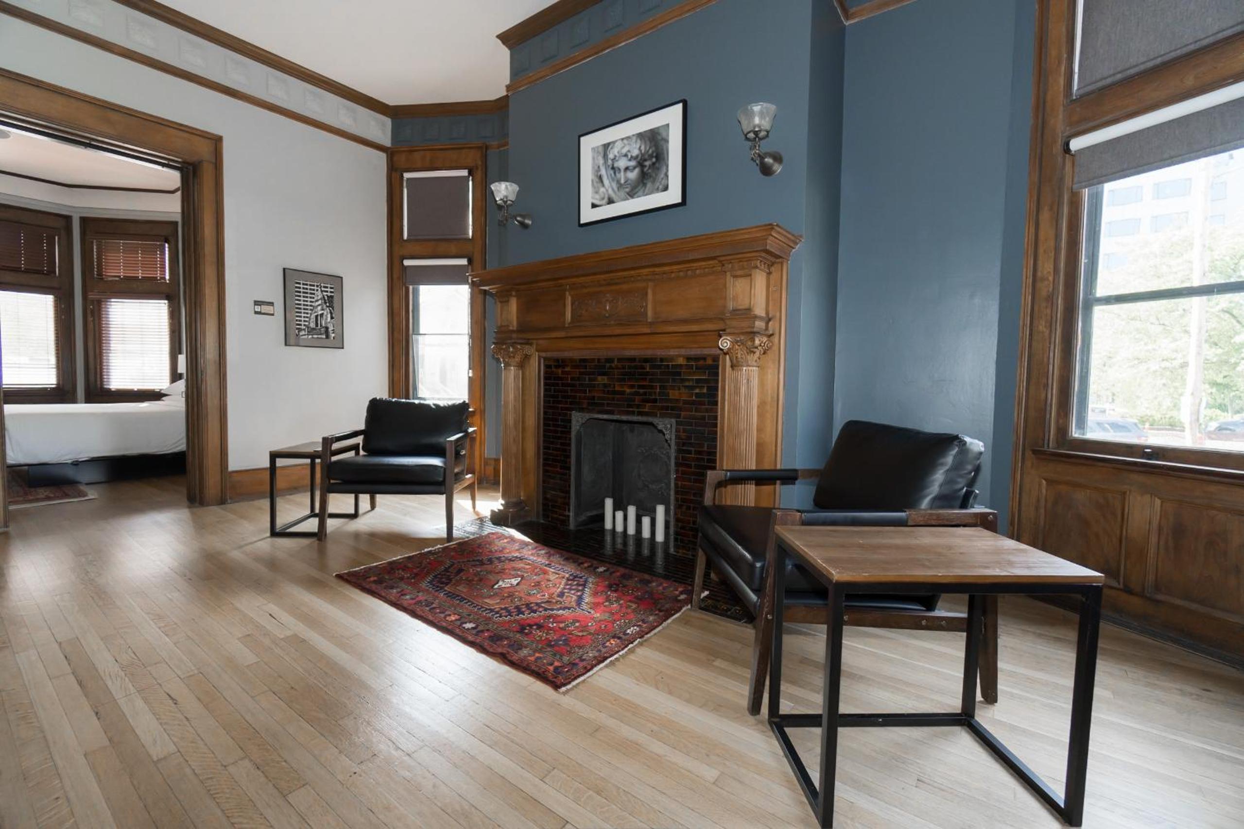 King Suite - Photo 6