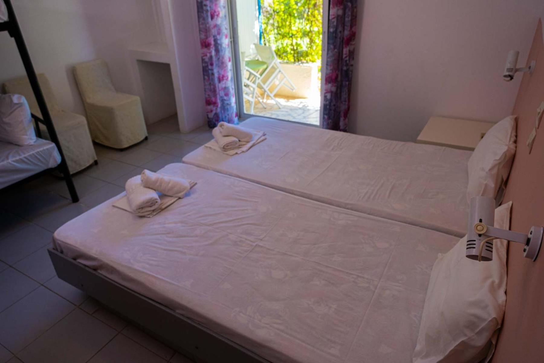 Twin Room with Garden View - Photo 11