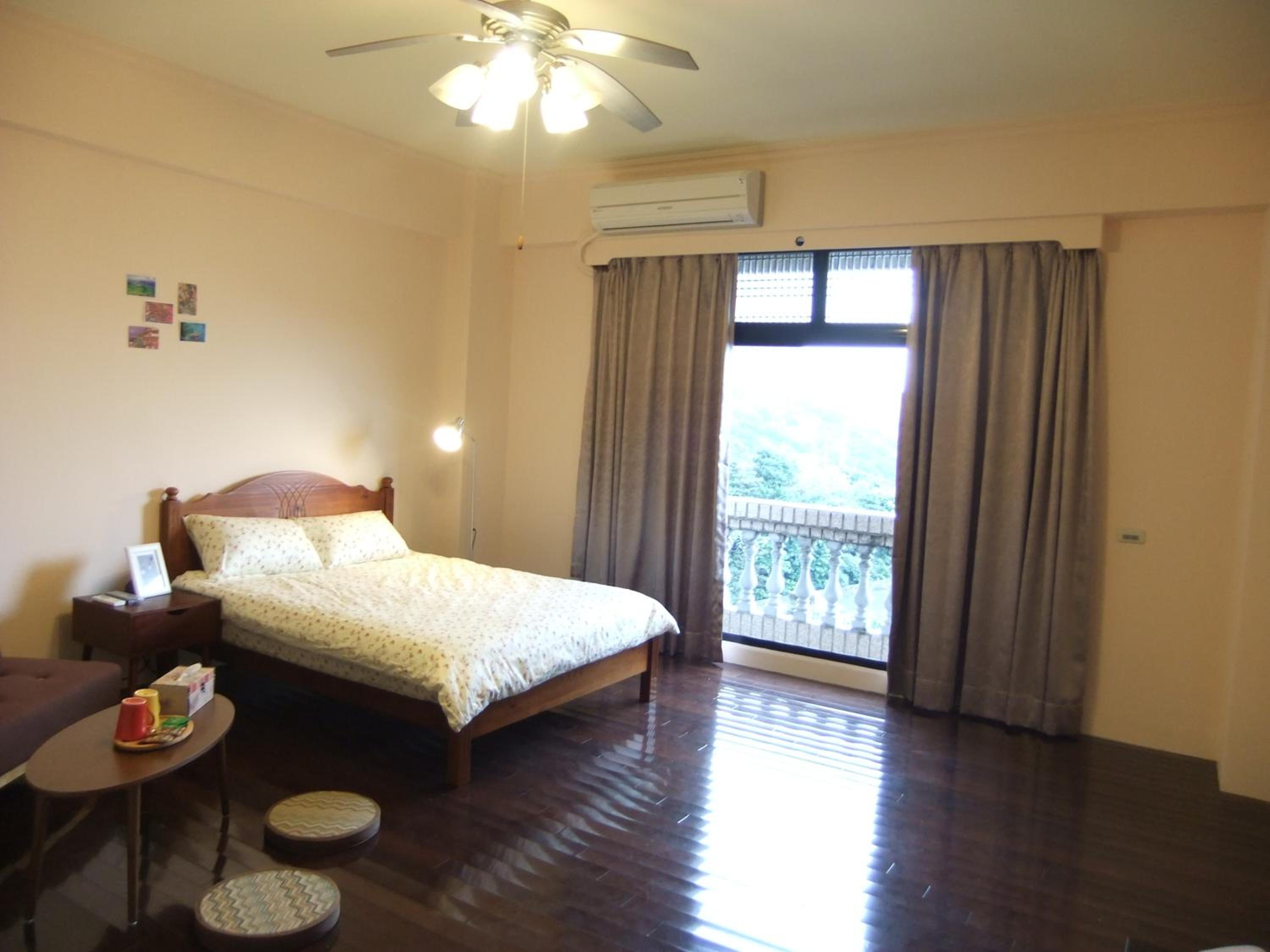 Double Room with Mountain View and Shared Bathroom photo 3