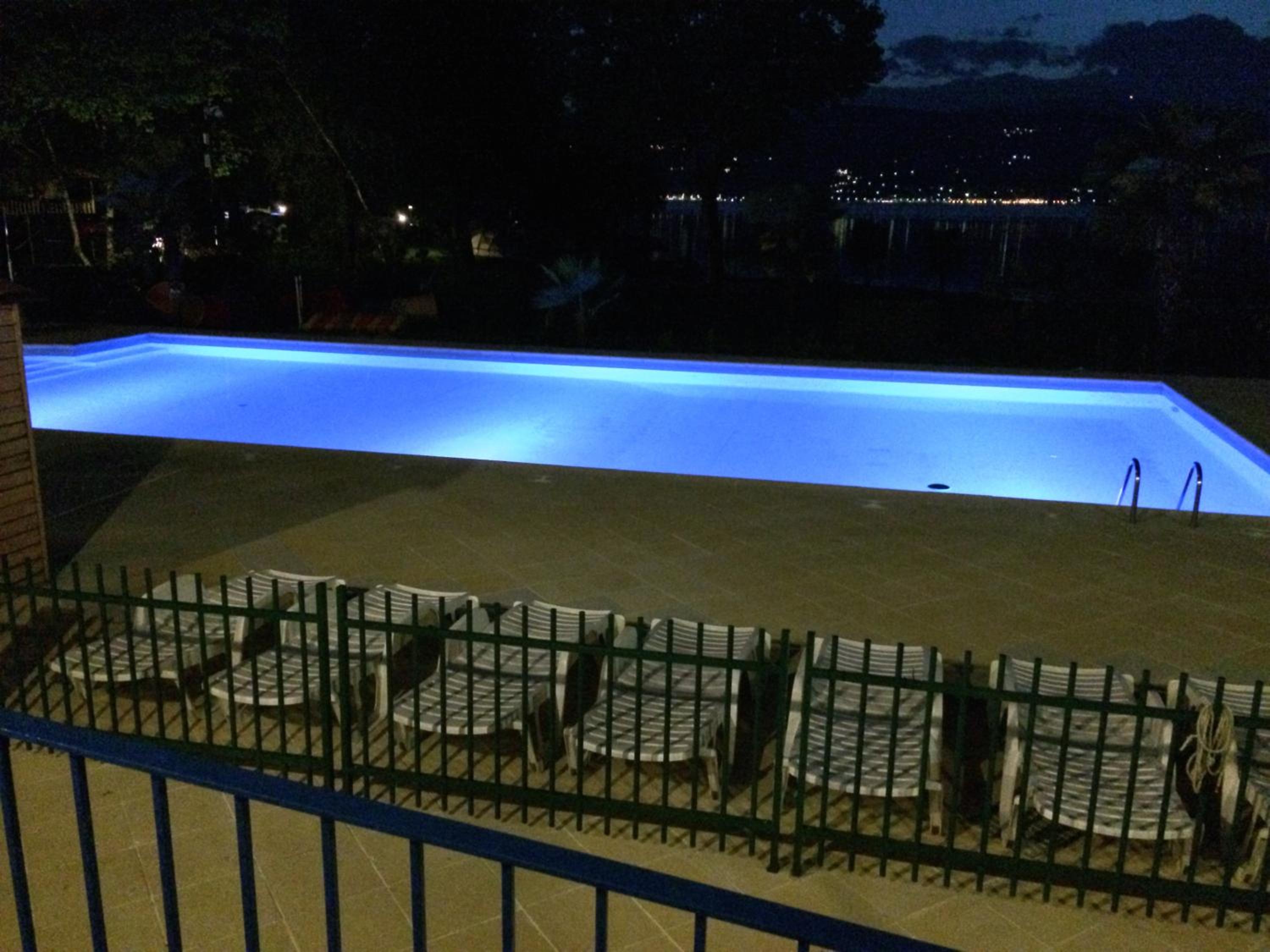 Bungalow - Water Front photo 3