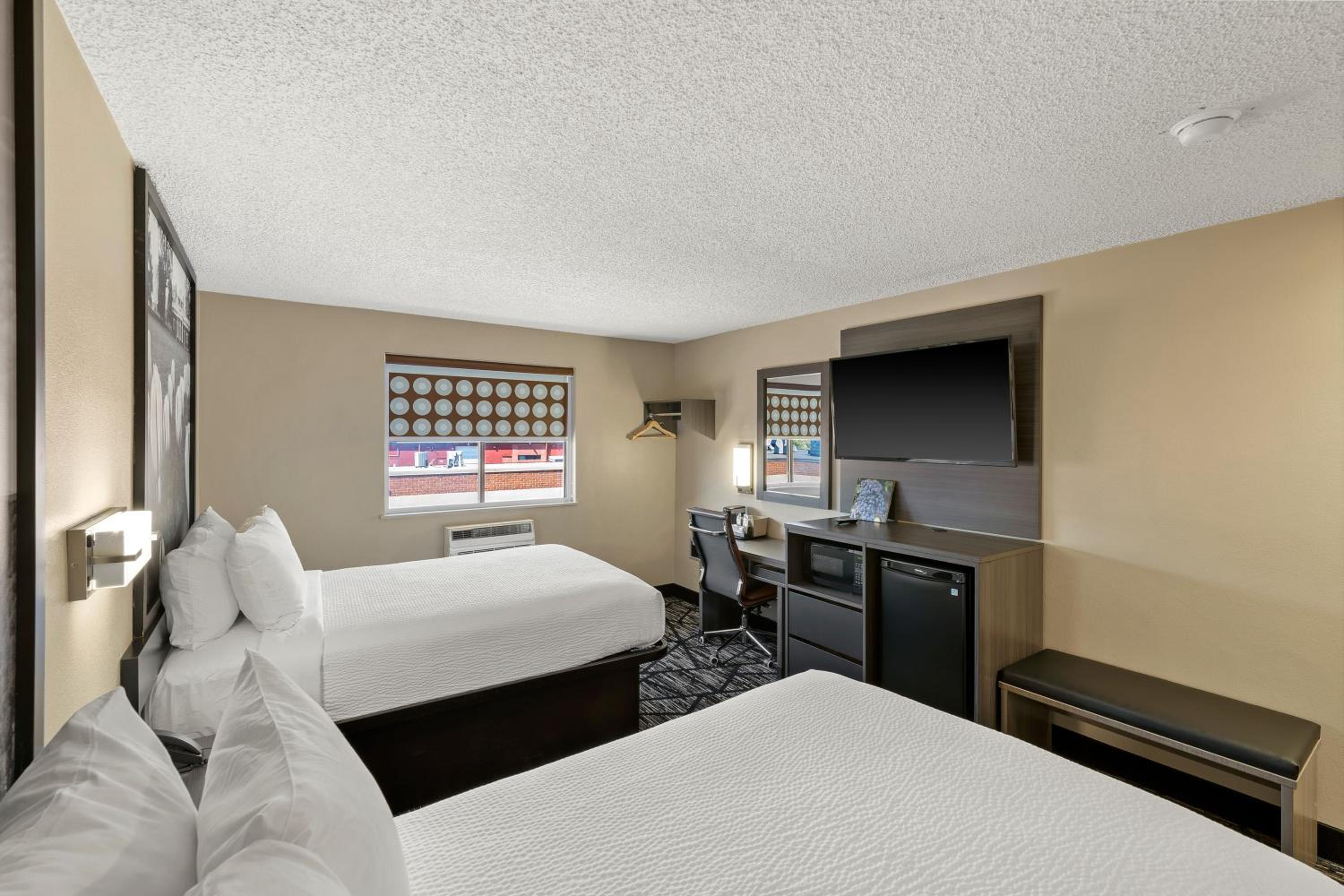 Double Room with Two Double Beds - Non-Smoking - Photo 1