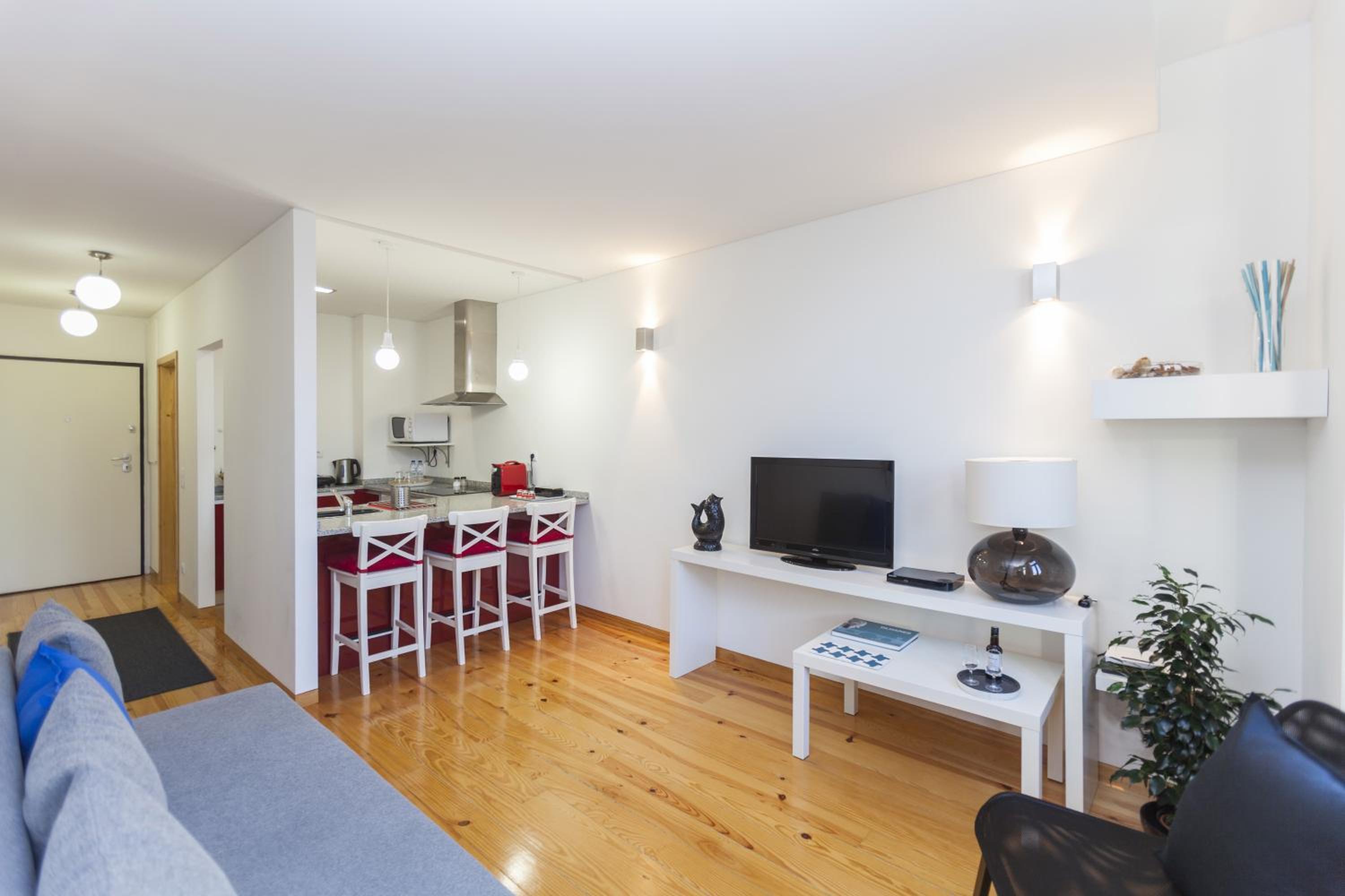 Superior One-Bedroom Apartment with City View
