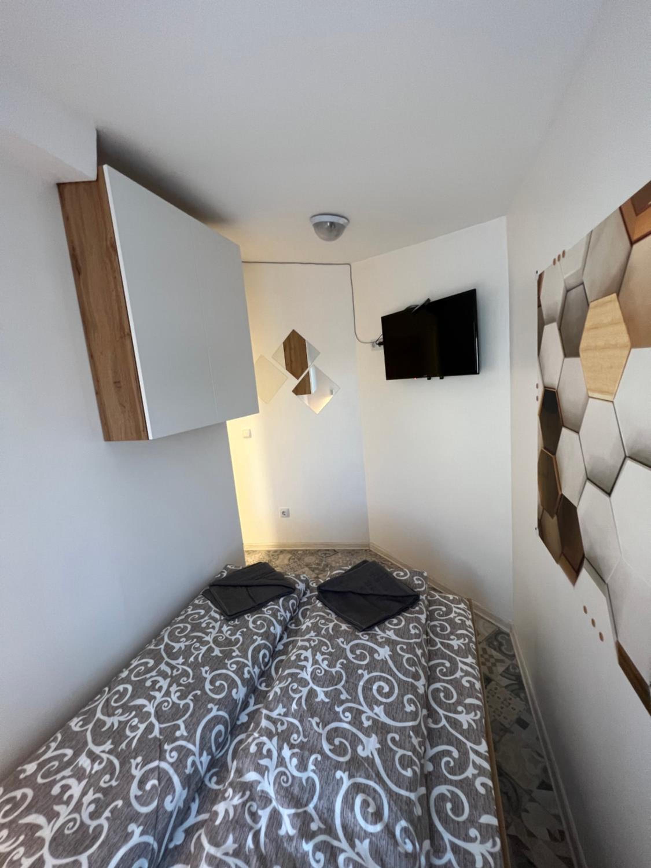 One-Bedroom Apartment - Photo 9