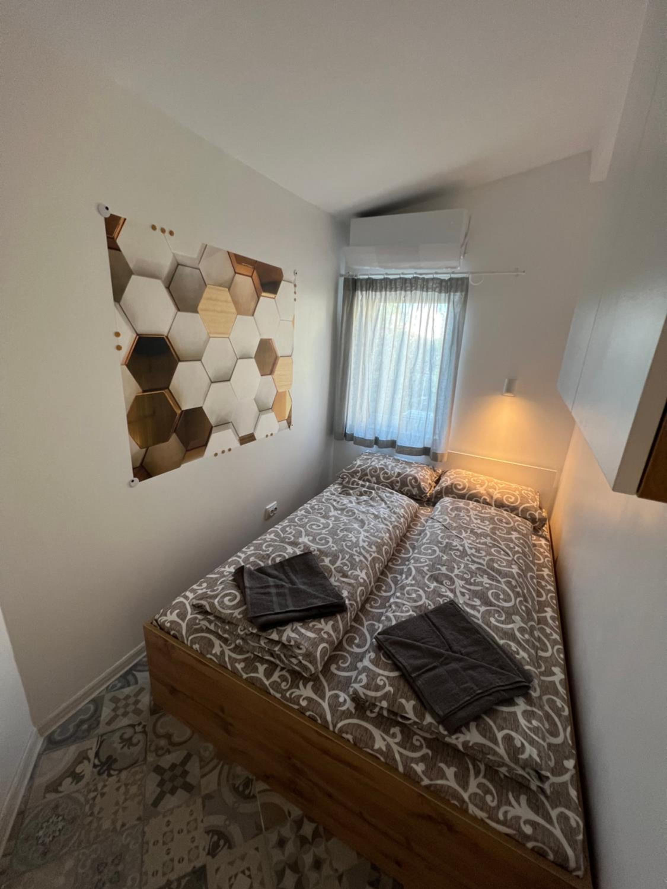 One-Bedroom Apartment - Photo 1