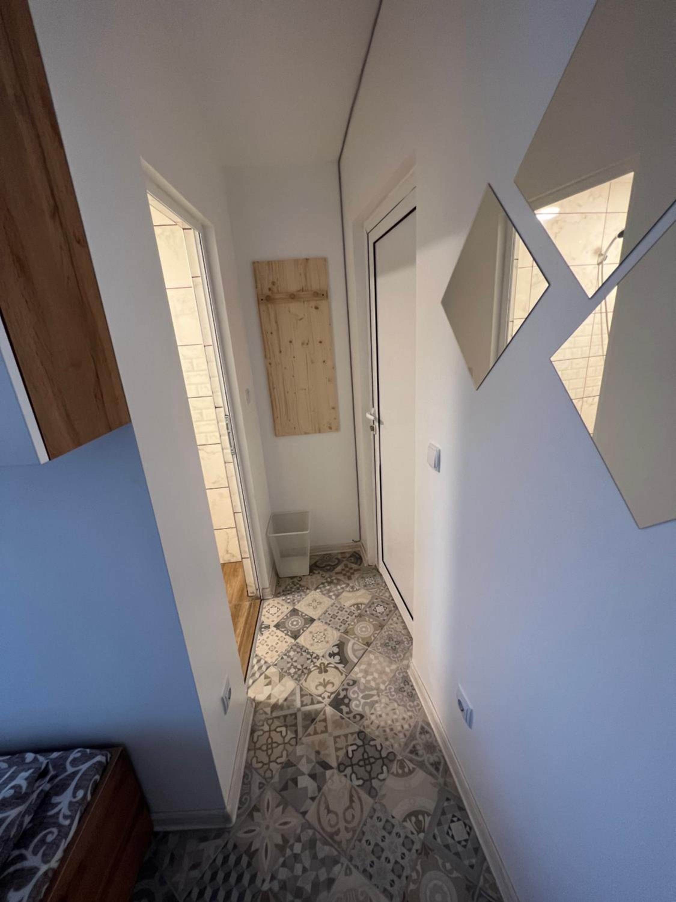 One-Bedroom Apartment - Photo 3
