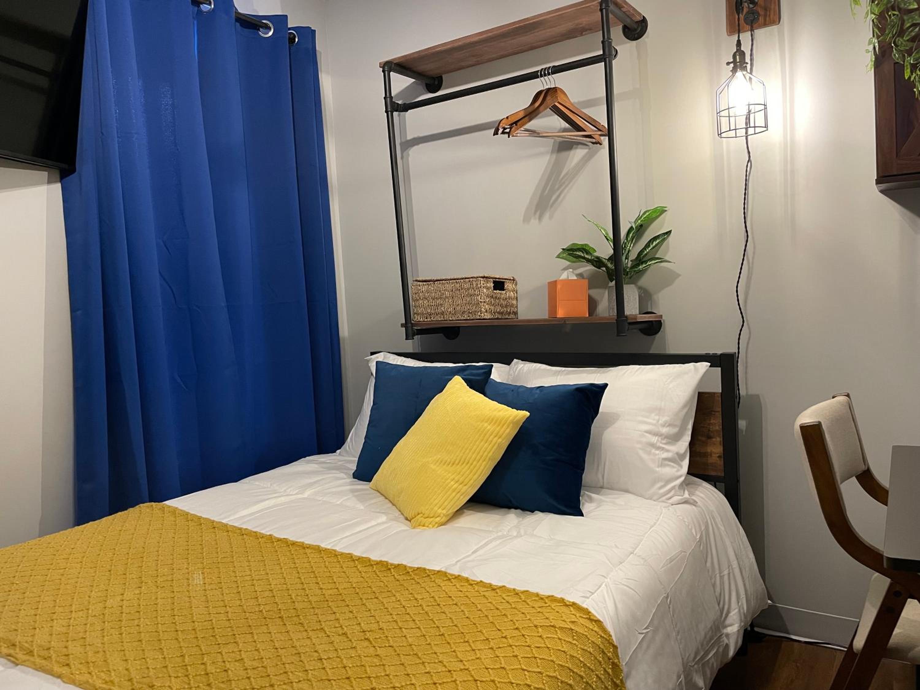 Budget Double Room - Photo 6
