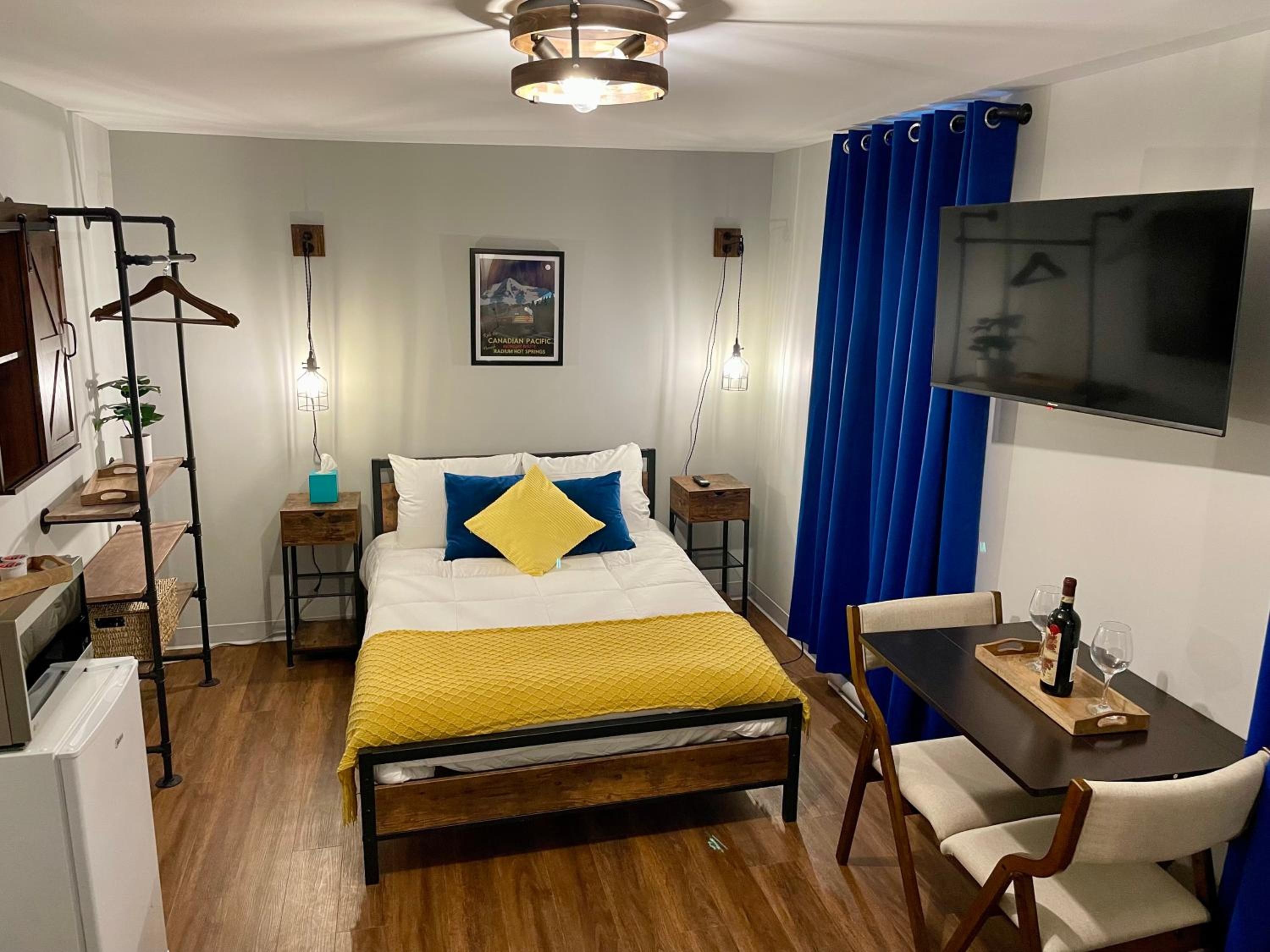 Standard Double Room - Photo 11