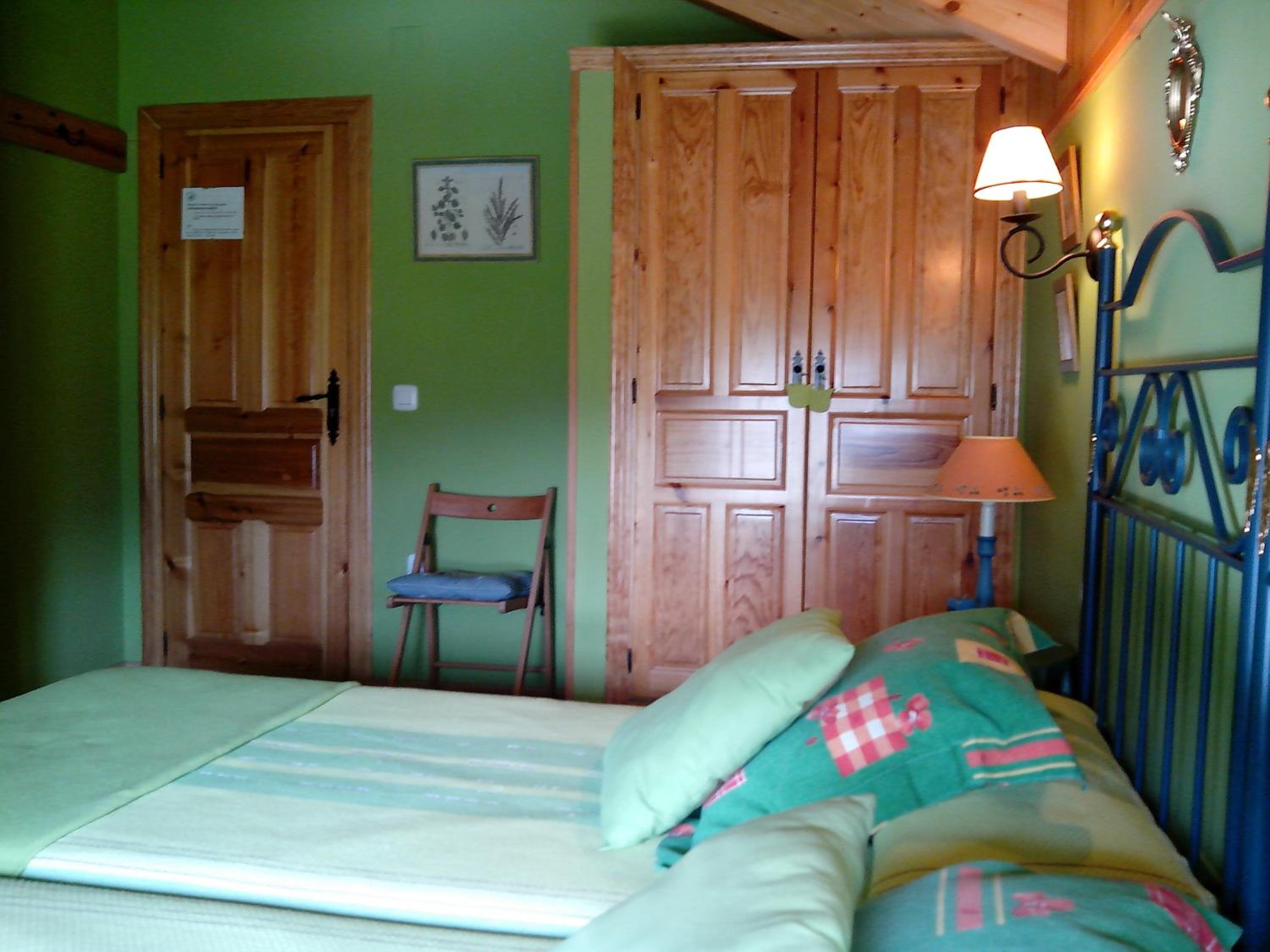 Twin Room with Private Bathroom photo 2