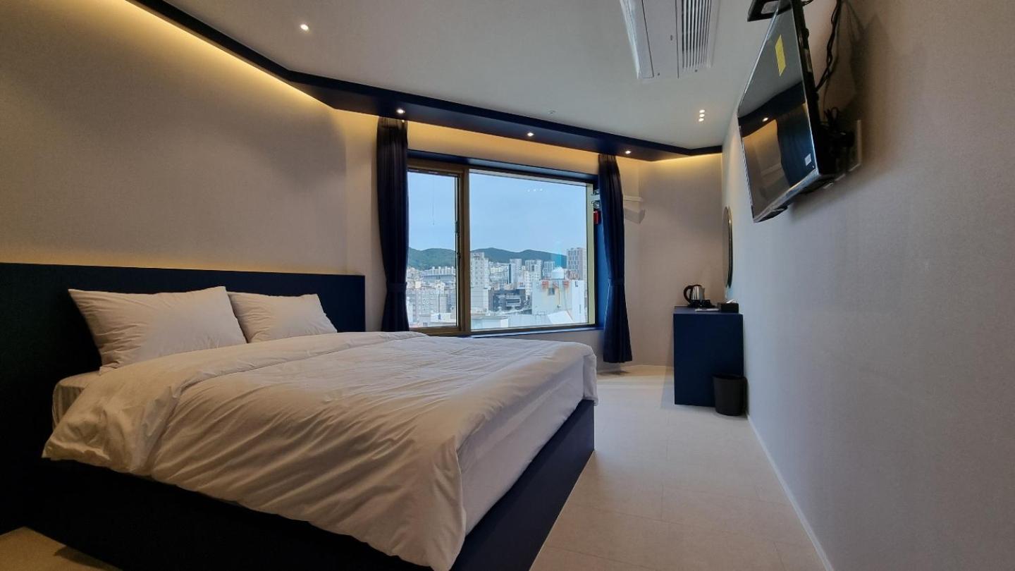 Deluxe Double Room - Photo 9