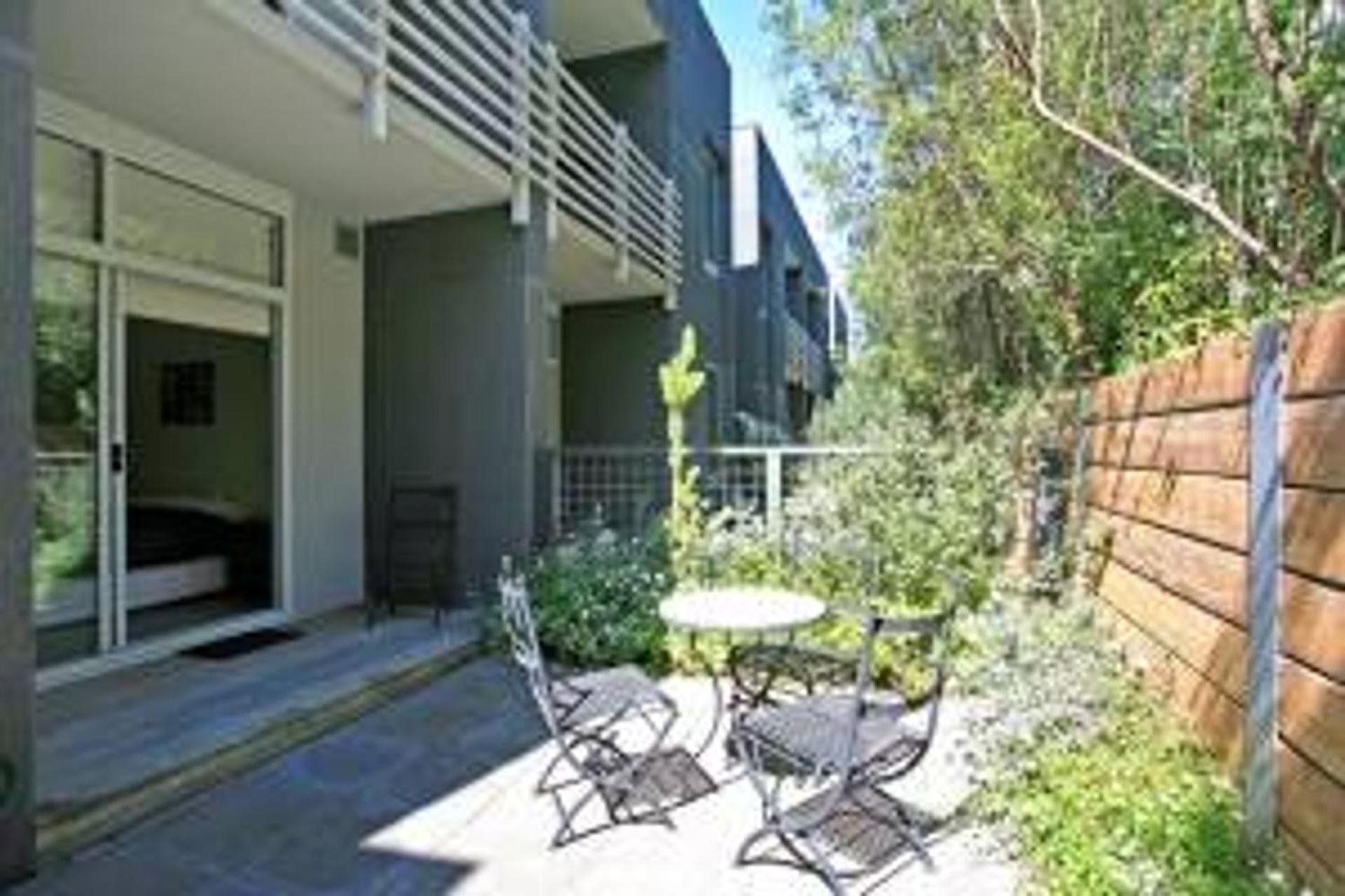 Three-Bedroom House photo 3