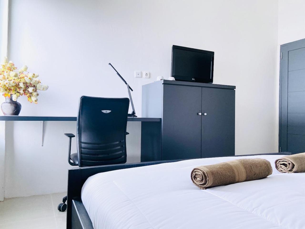 Double Room with Private Bathroom - Photo 11