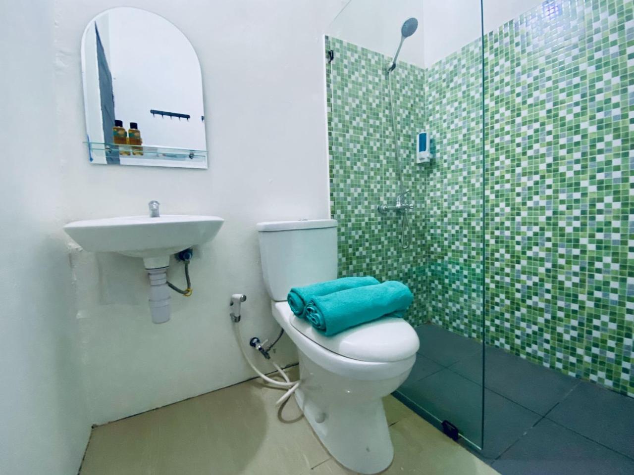 Double Room with Private Bathroom - Photo 6