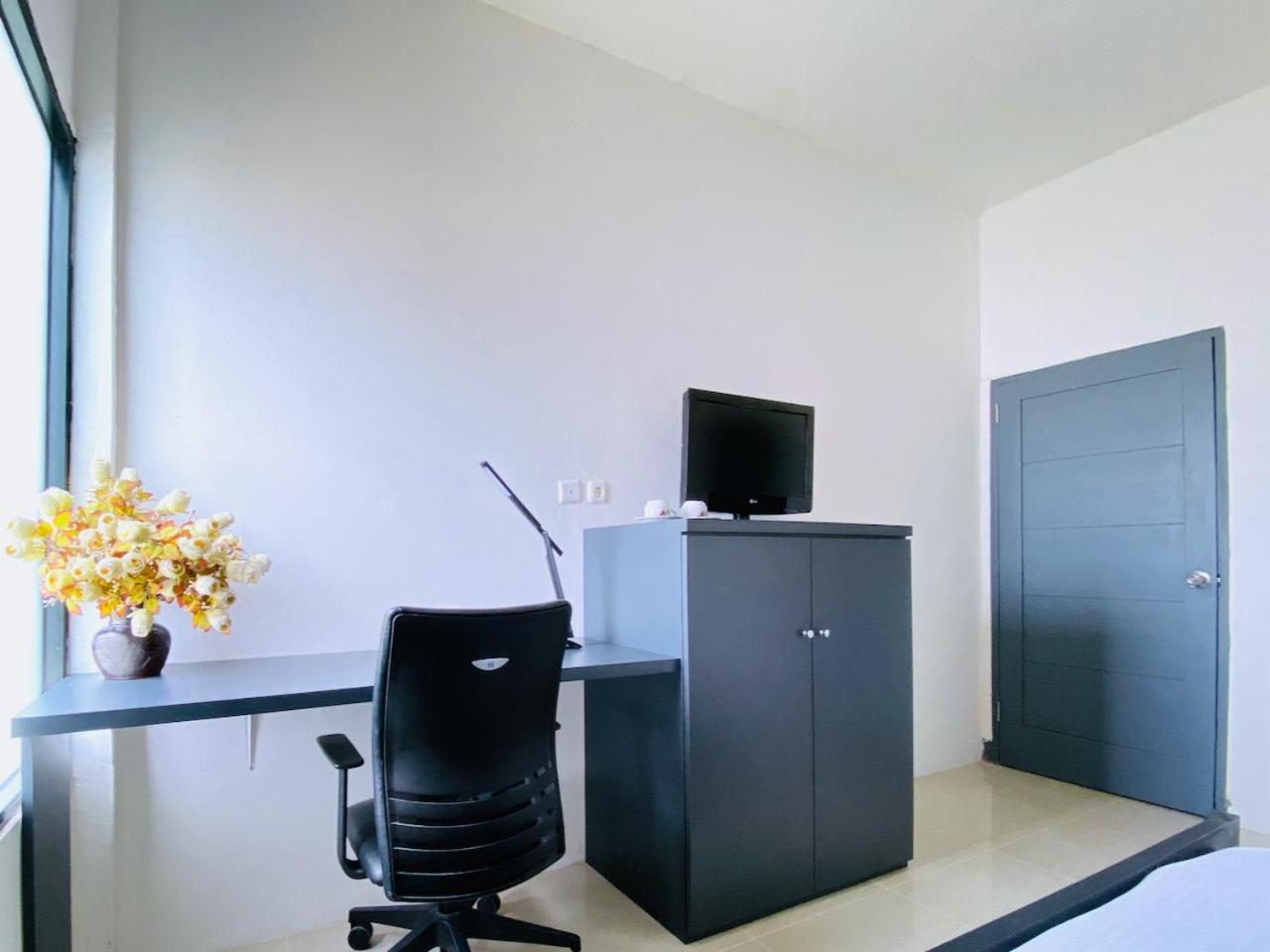 Double Room with Private Bathroom - Photo 2