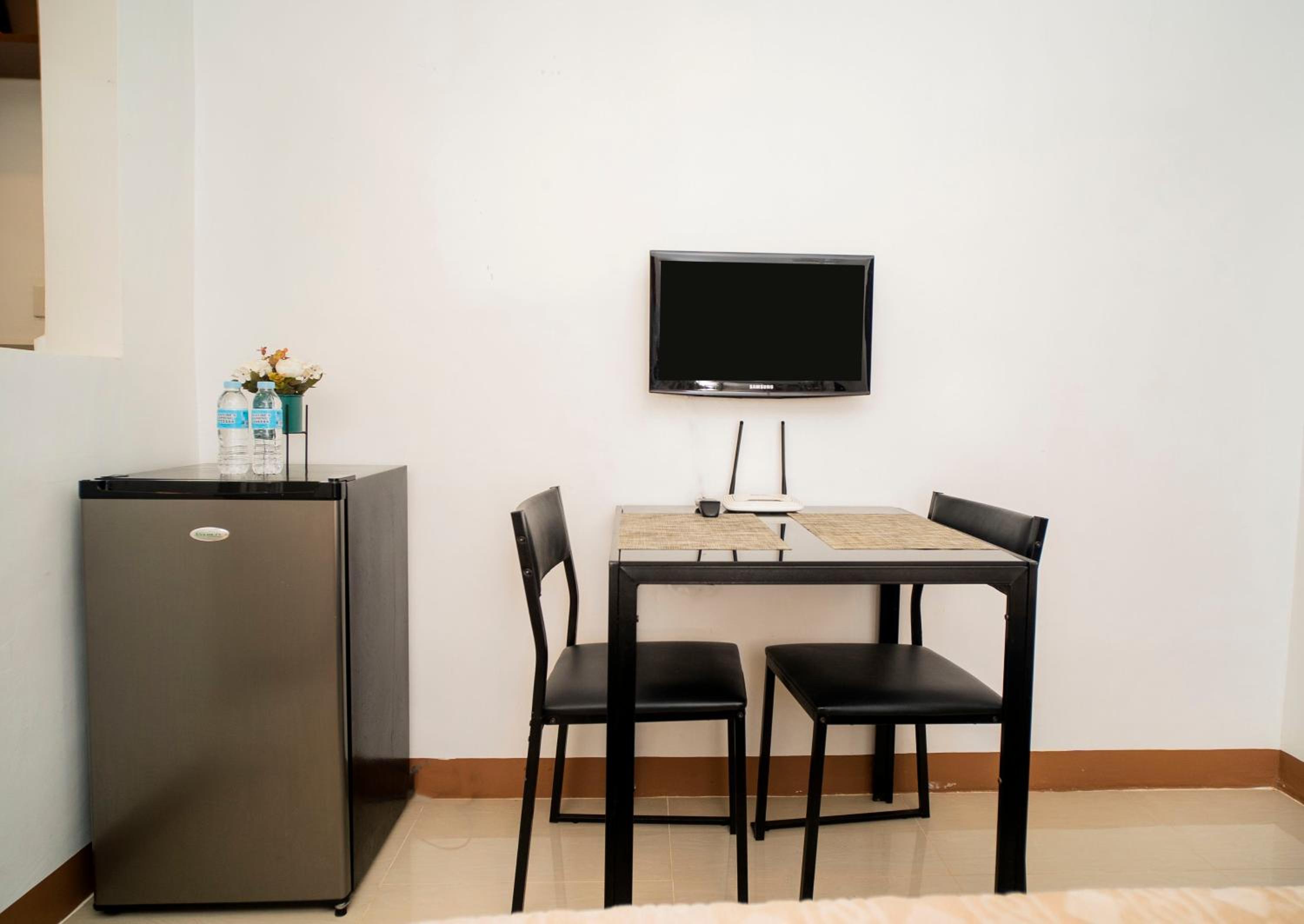 Studio Apartment - Photo 8