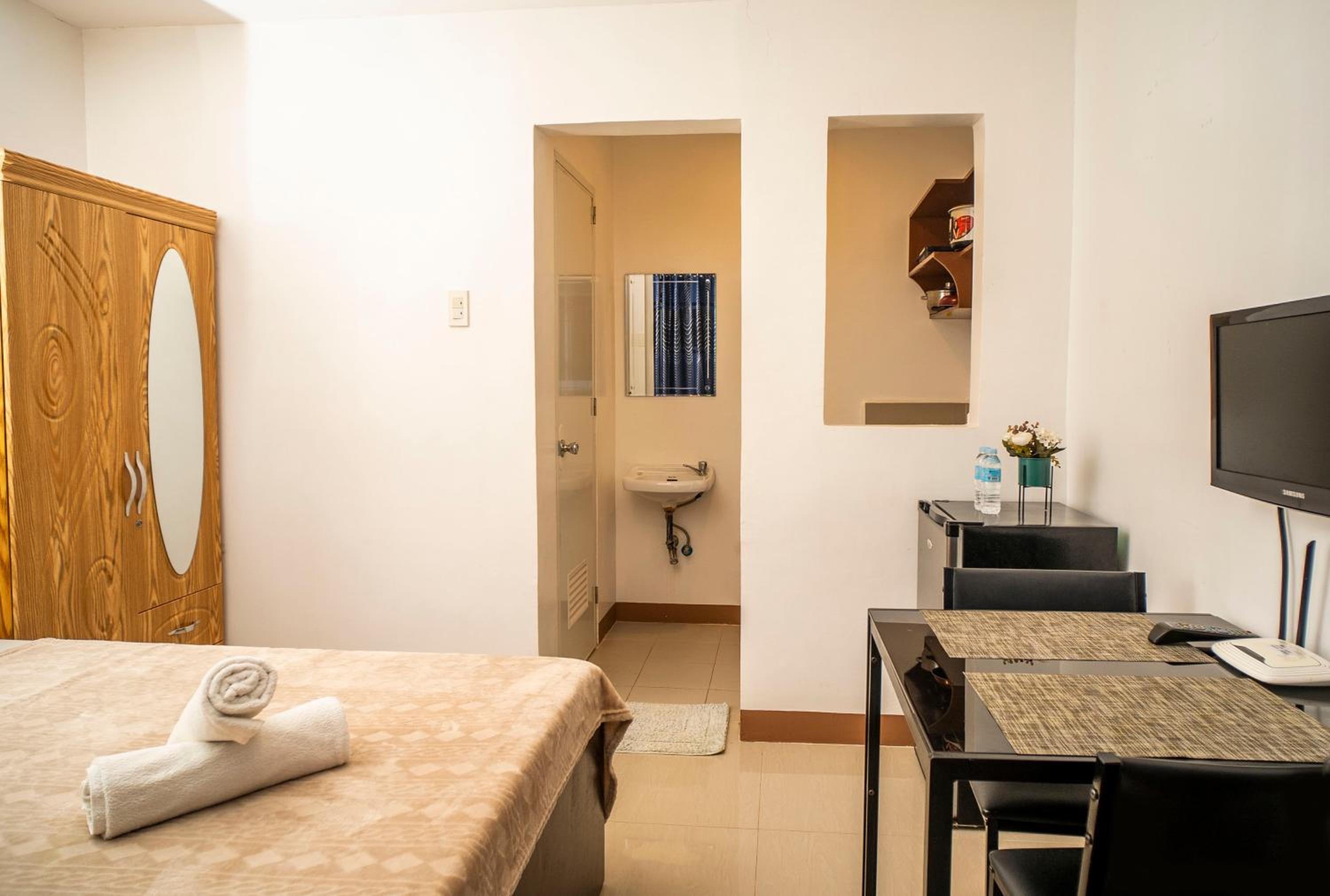 Studio Apartment - Photo 6