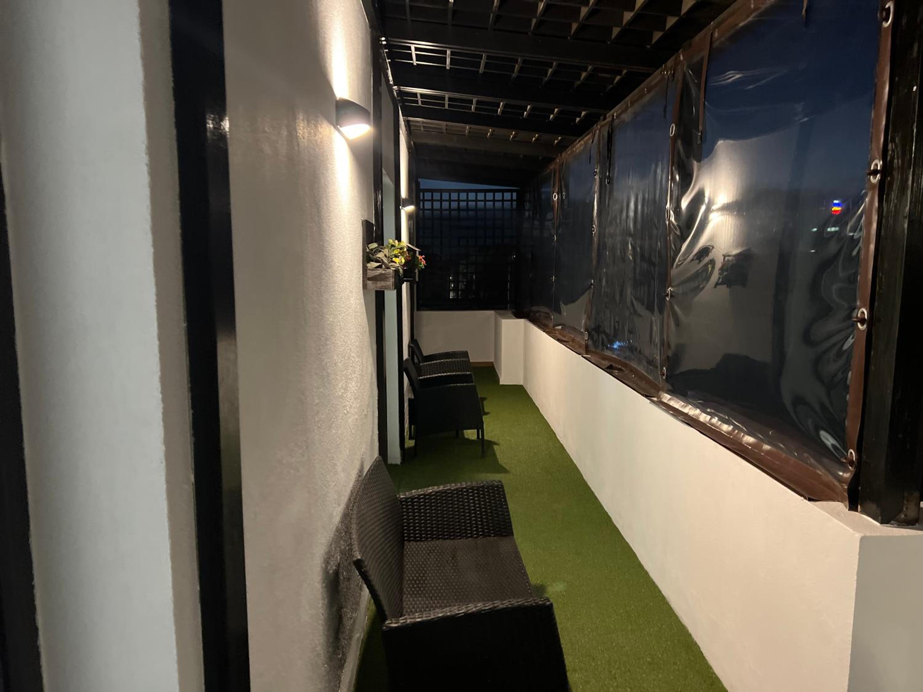Apartment with Terrace - Photo 4