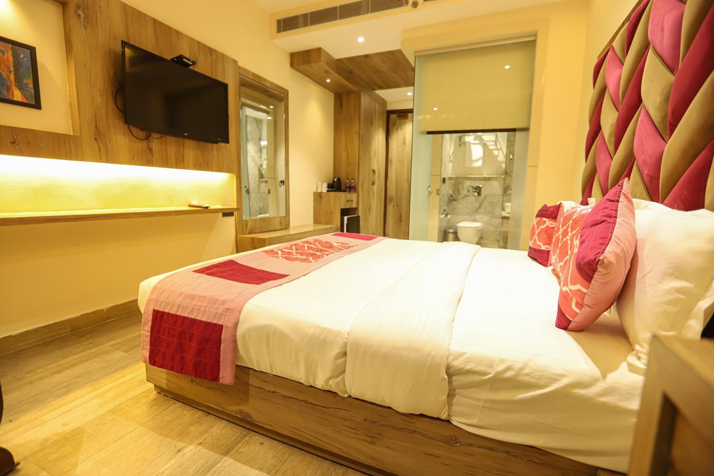 Deluxe Room - Photo 4