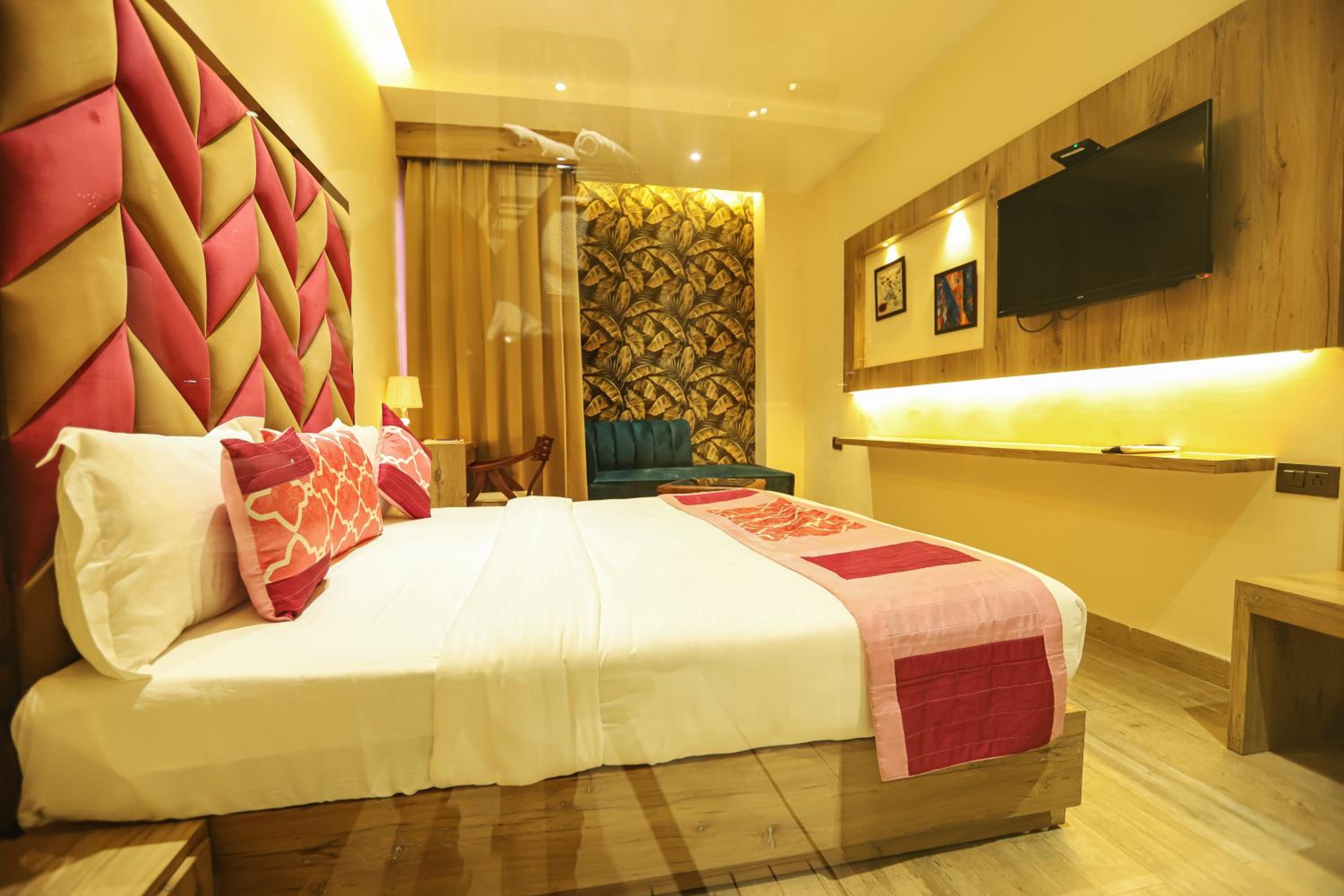 Deluxe Room - Photo 10
