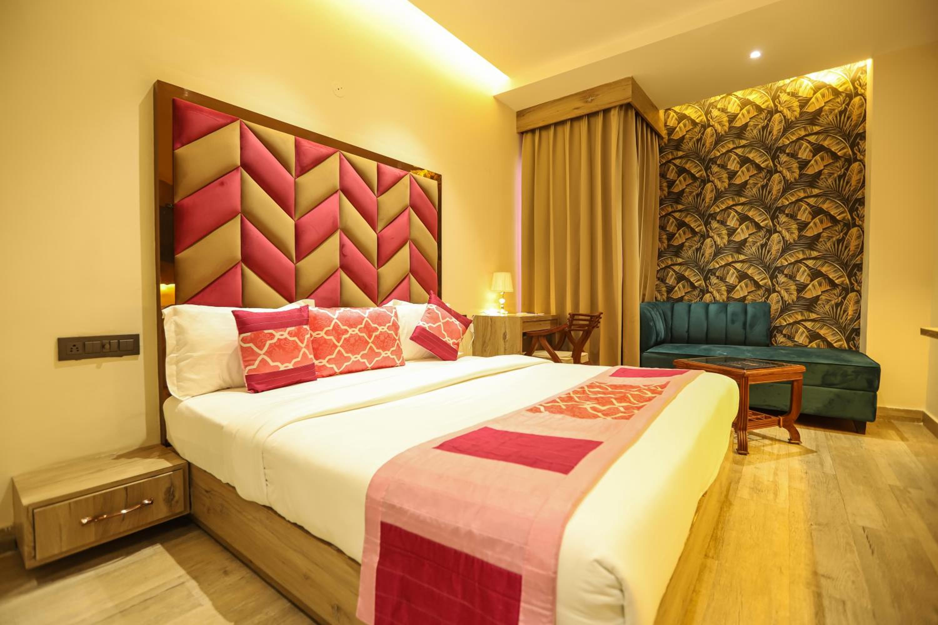 Deluxe Room - Photo 3