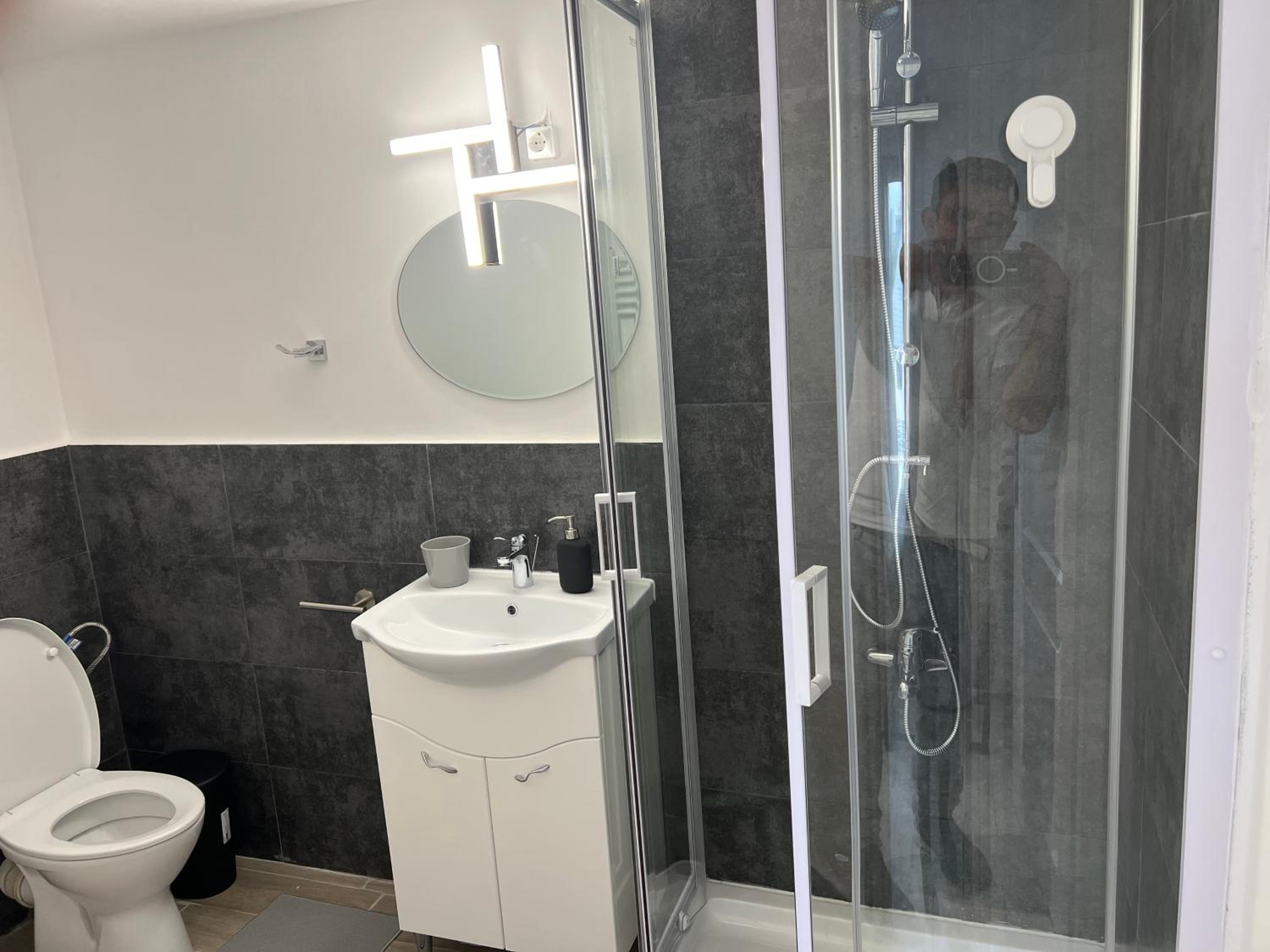 Standard Double Room - Photo 9