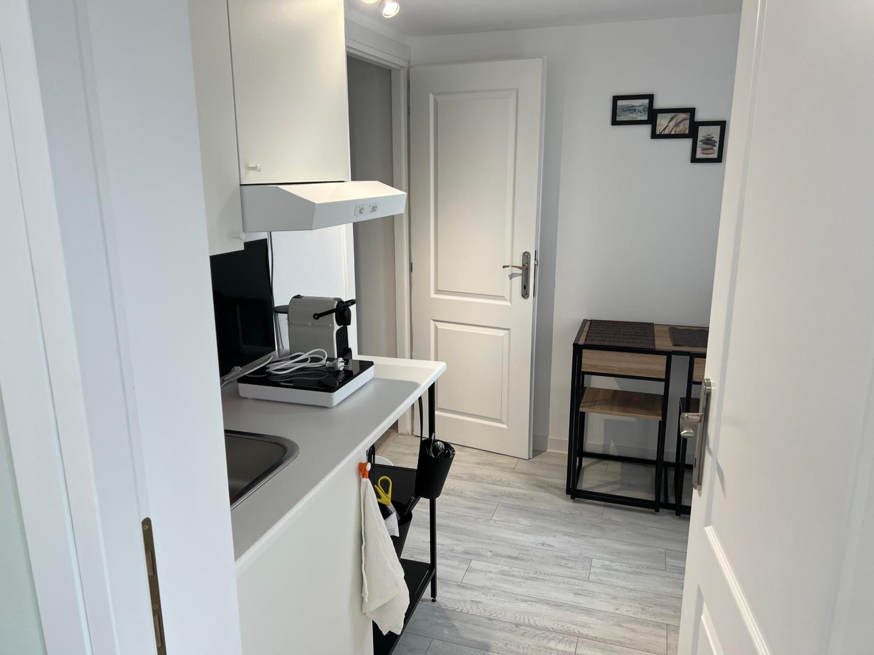 Standard Double Room - Photo 10