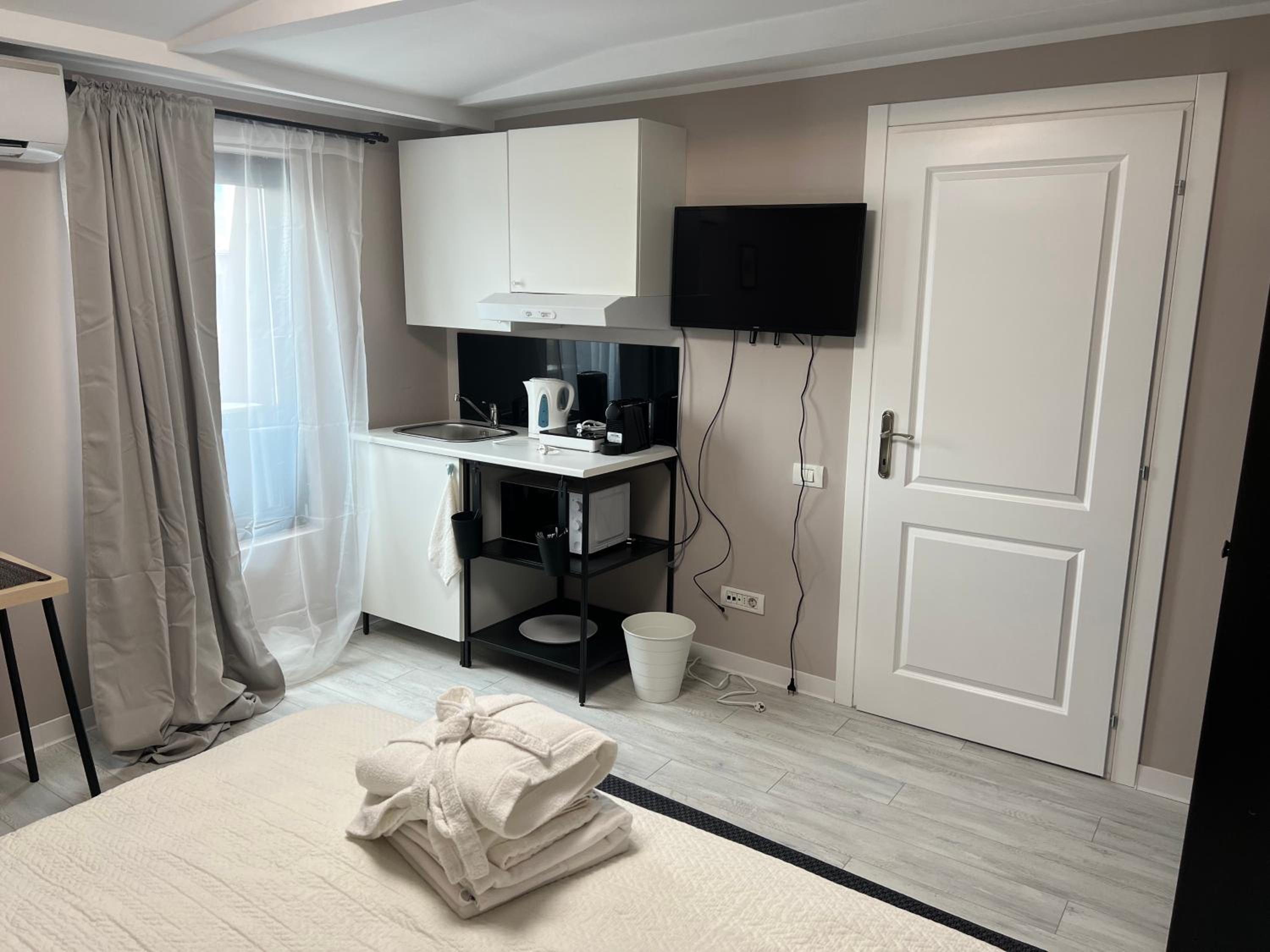 Standard Double Room - Photo 5