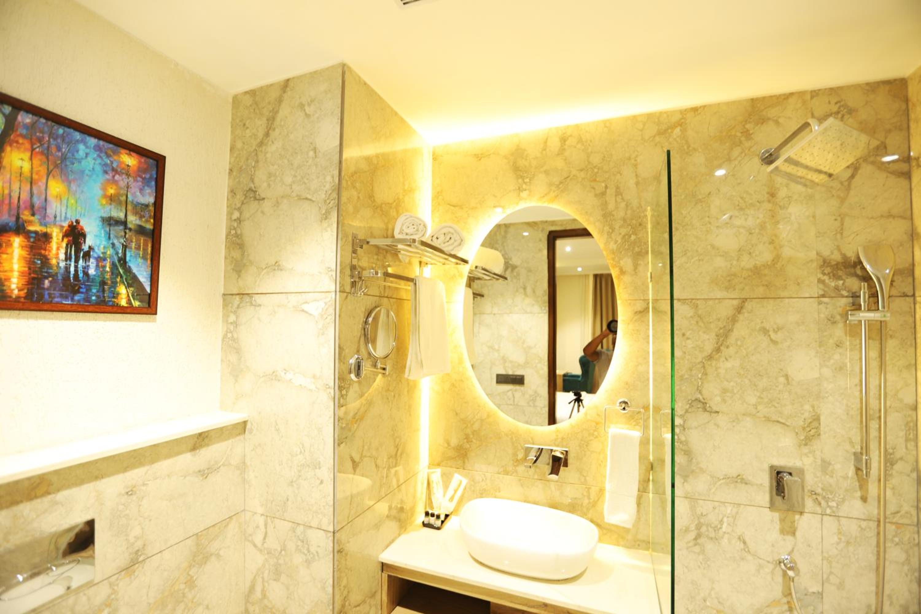 Suite with City View - Photo 8
