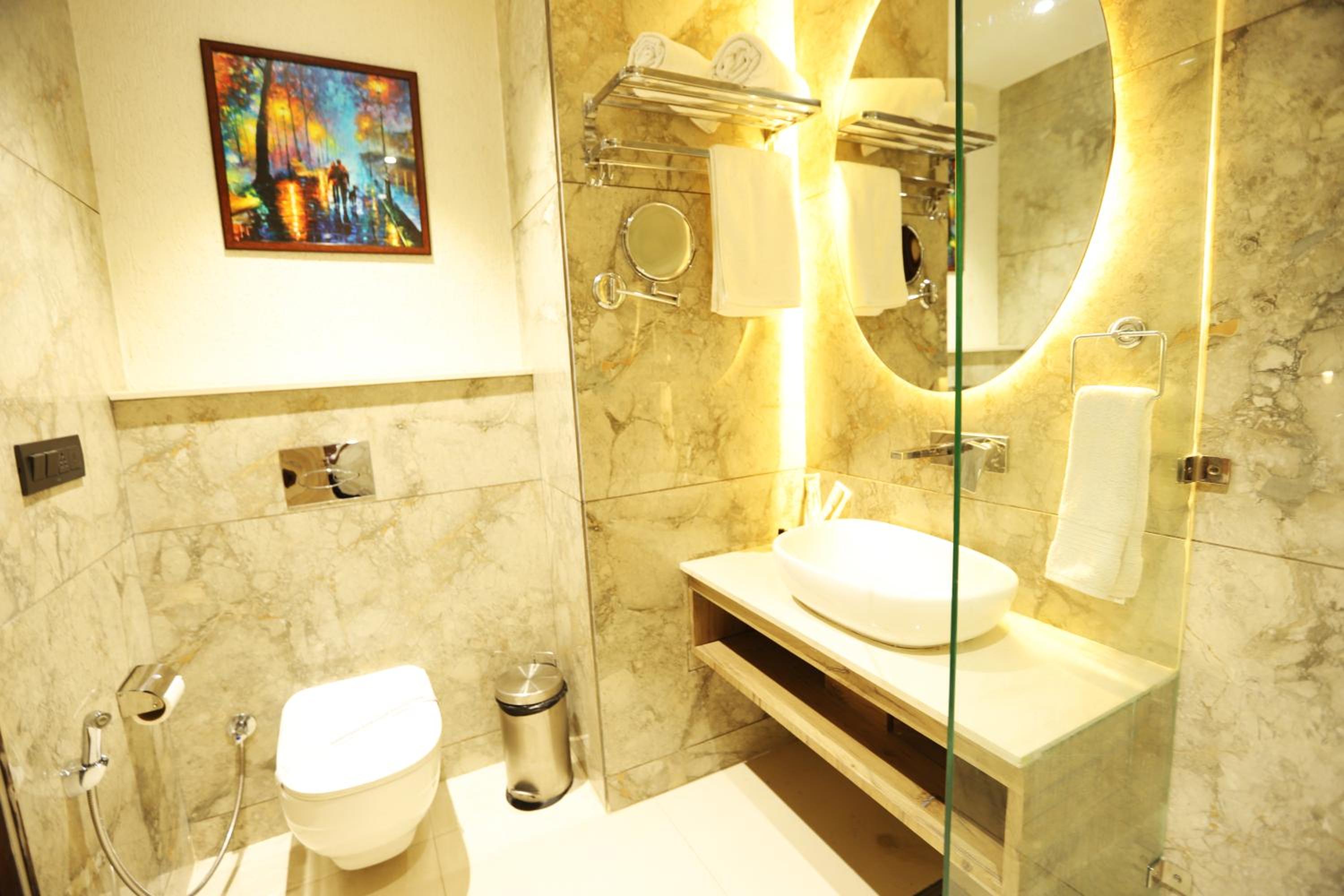 Suite with City View - Photo 6