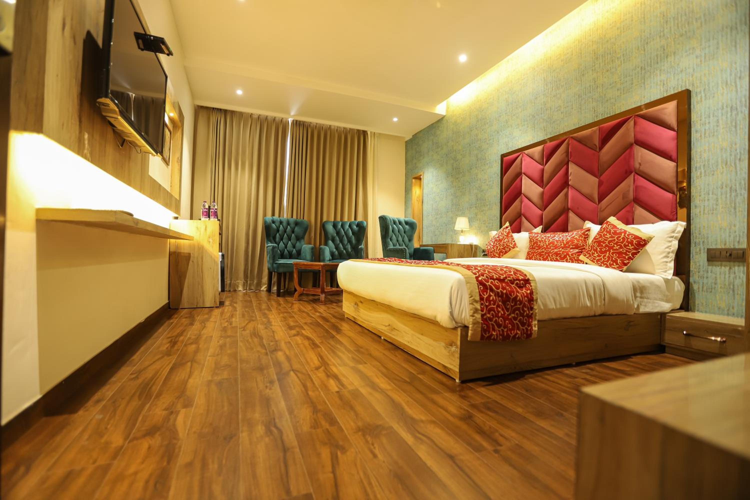 Suite with City View - Photo 3