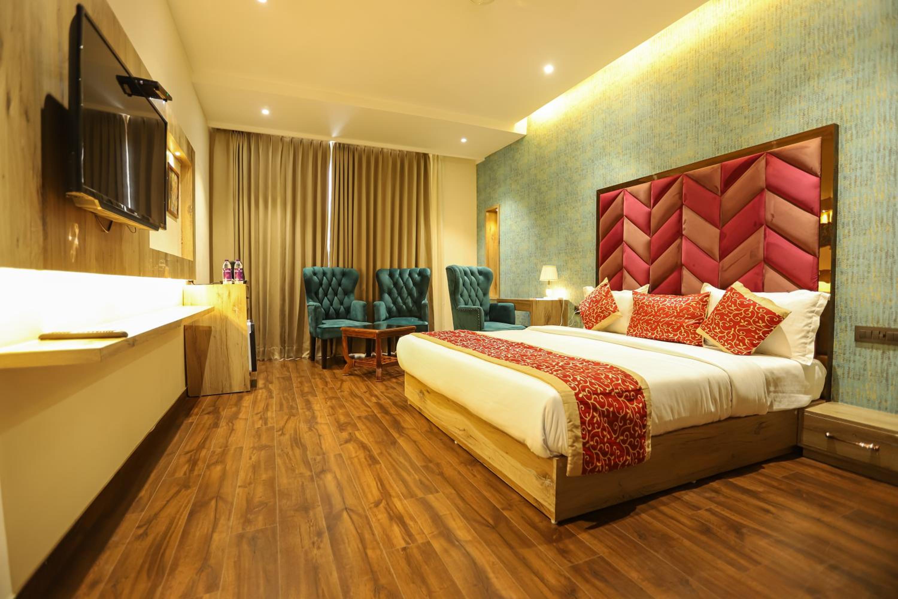 Suite with City View - Photo 2