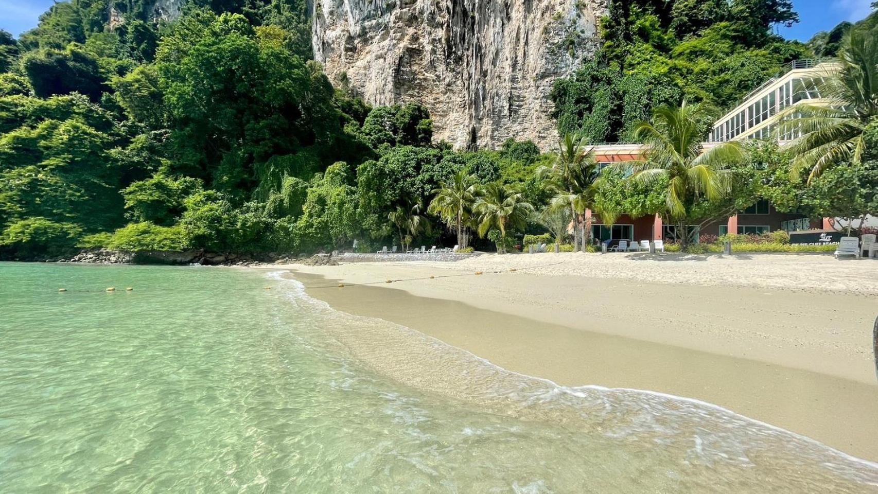 Luxury Double Room Beach Front with Pool photo 3