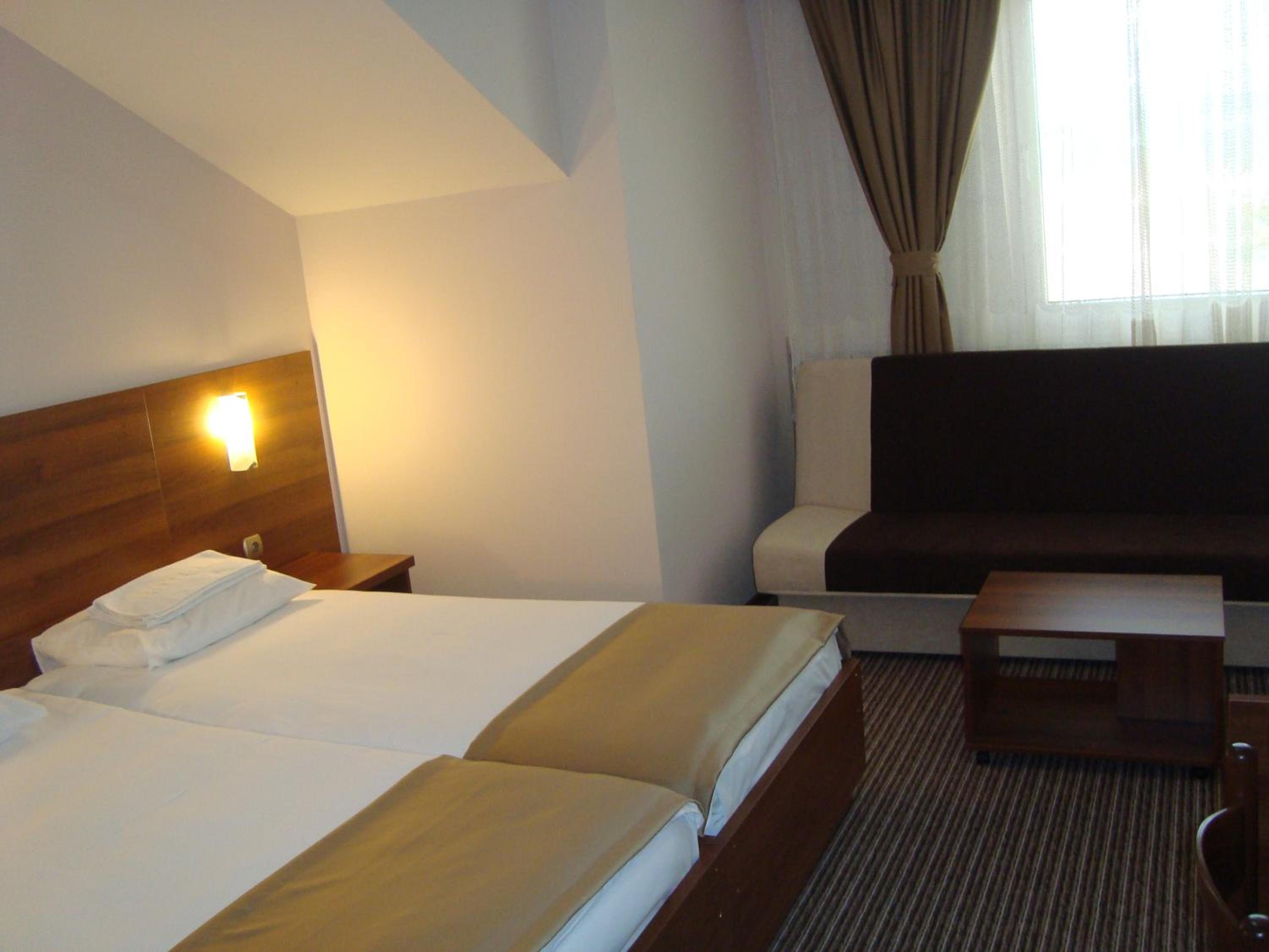 Triple Room - Photo 6