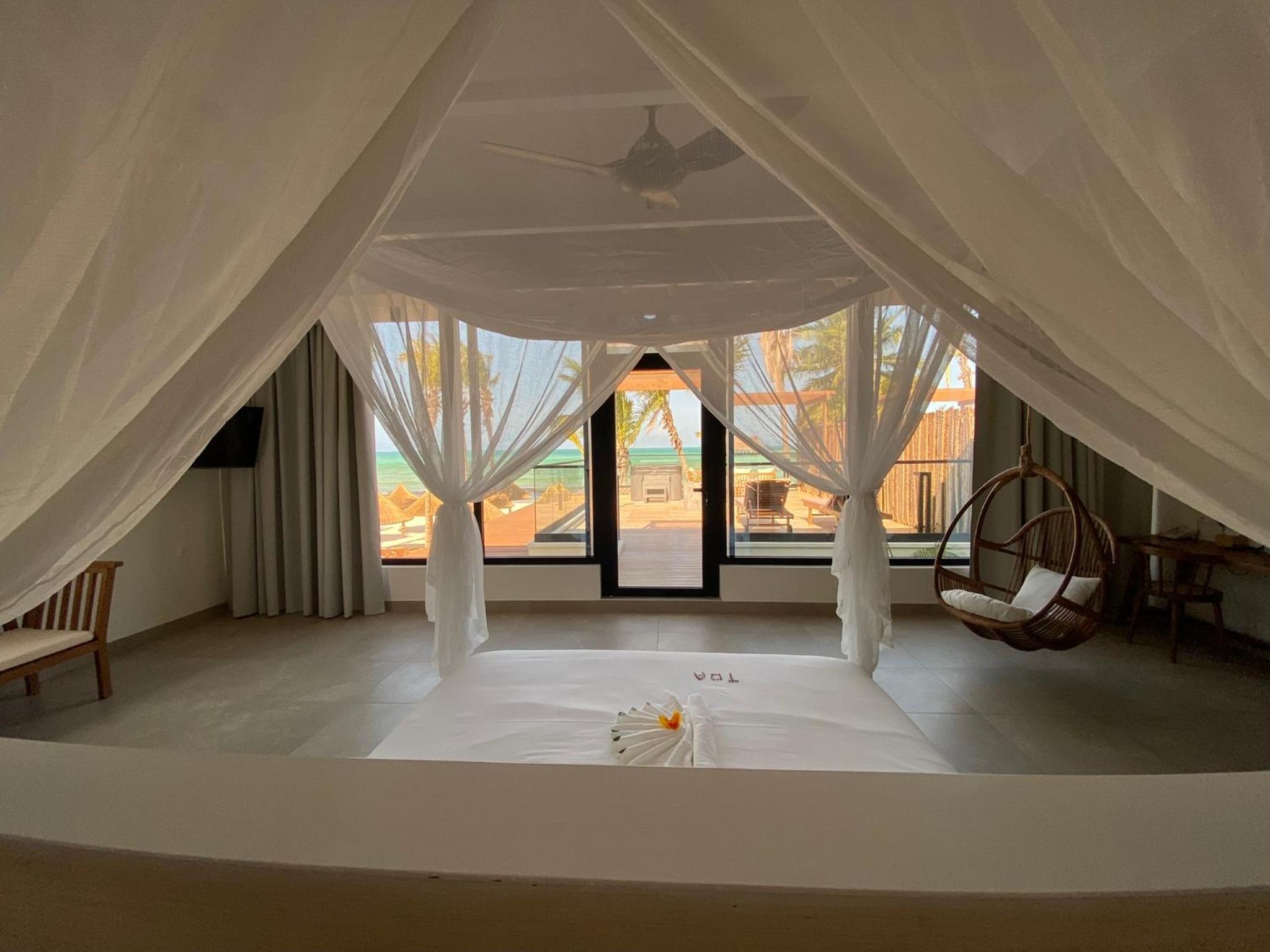Suite with Hot Tub - Photo 14