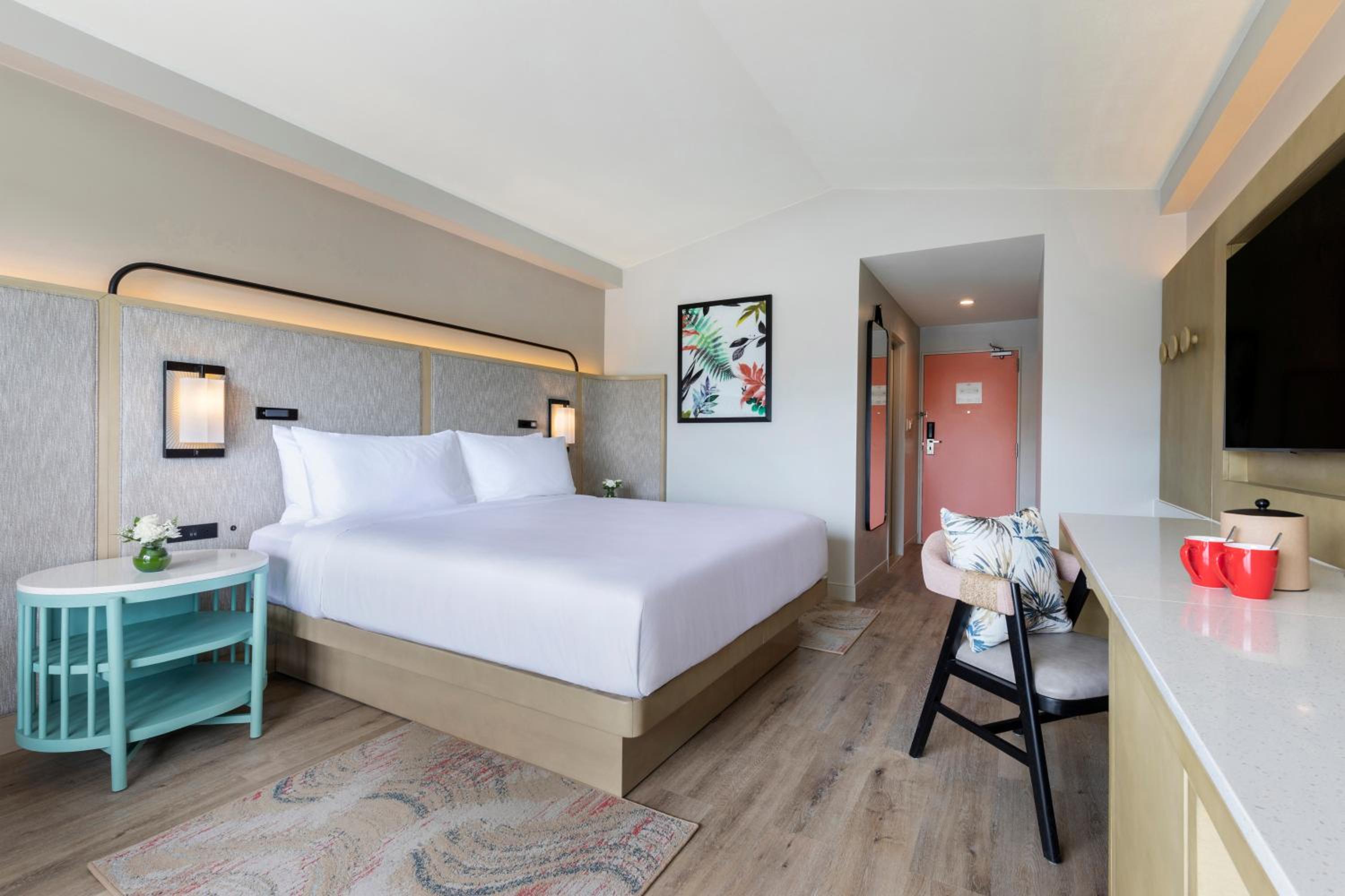 Standard King Room with Ocean View - Photo 1