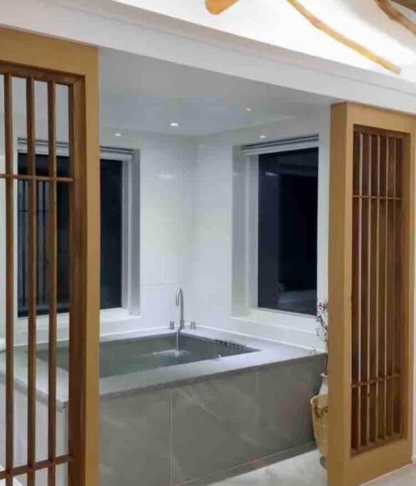 One-Bedroom Villa - Photo 4