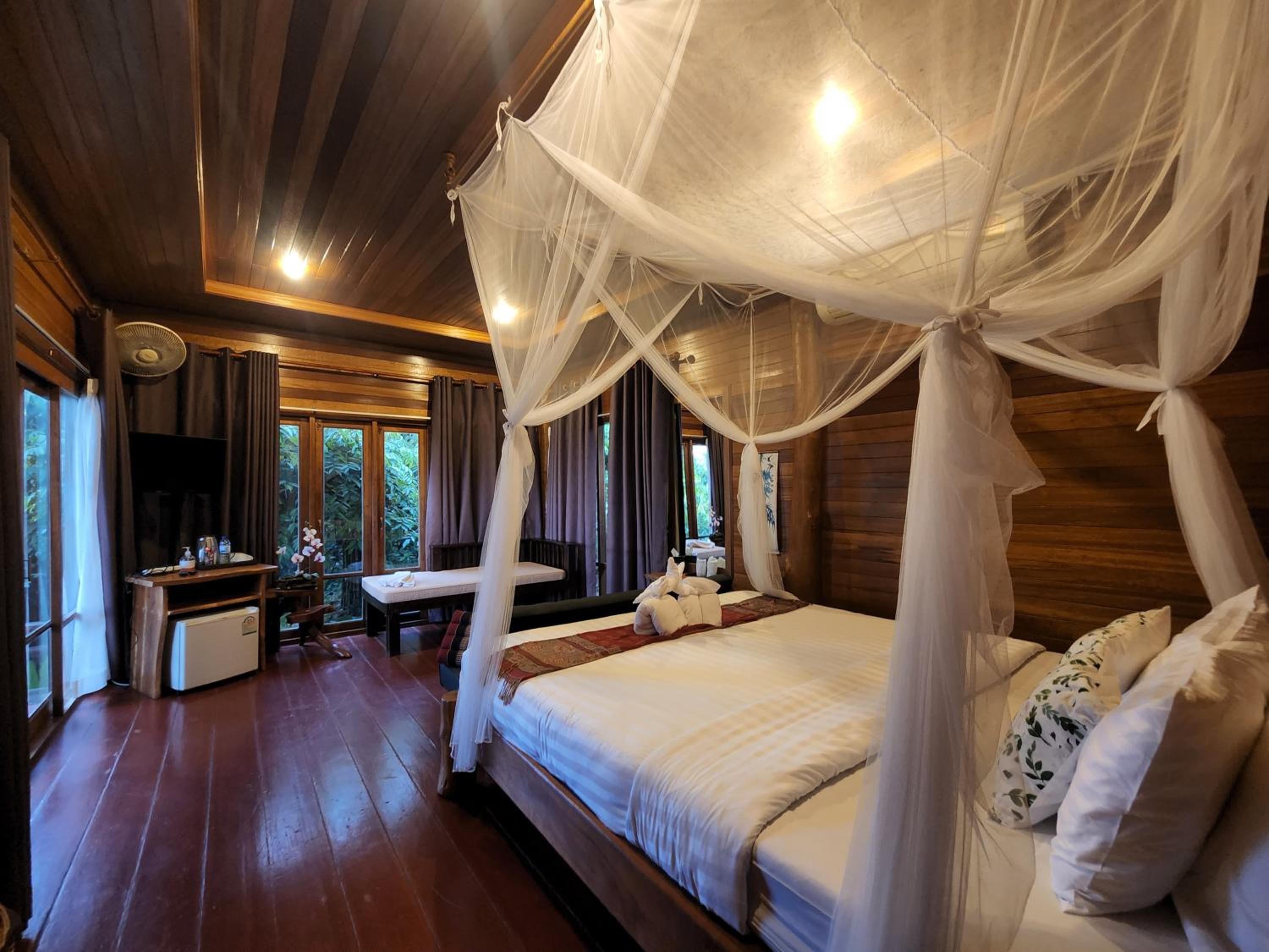 Bungalow with Sea View - Photo 9