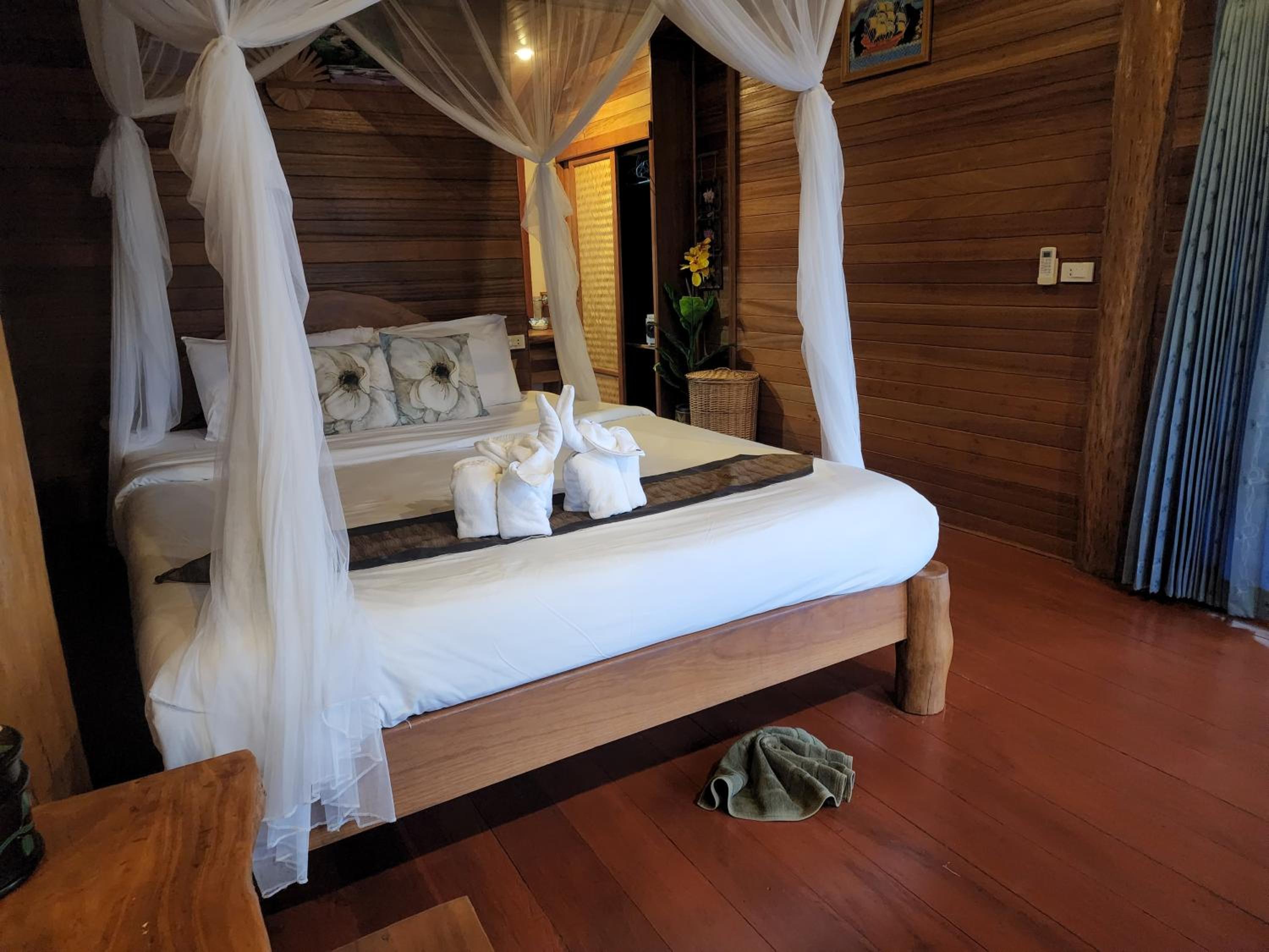 Bungalow with Sea View - Photo 8