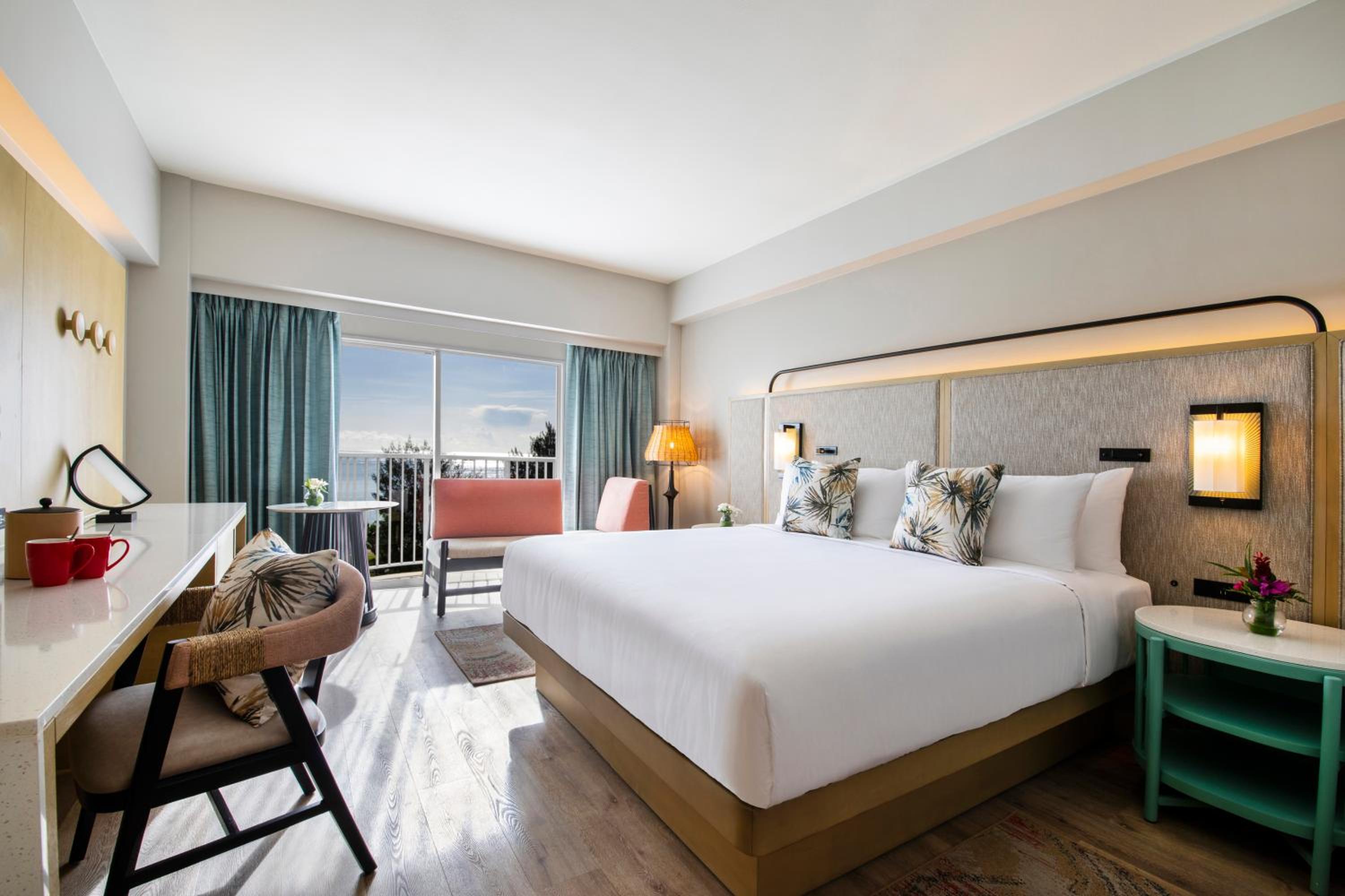 Superior King Room with Sea View Non-Smoking