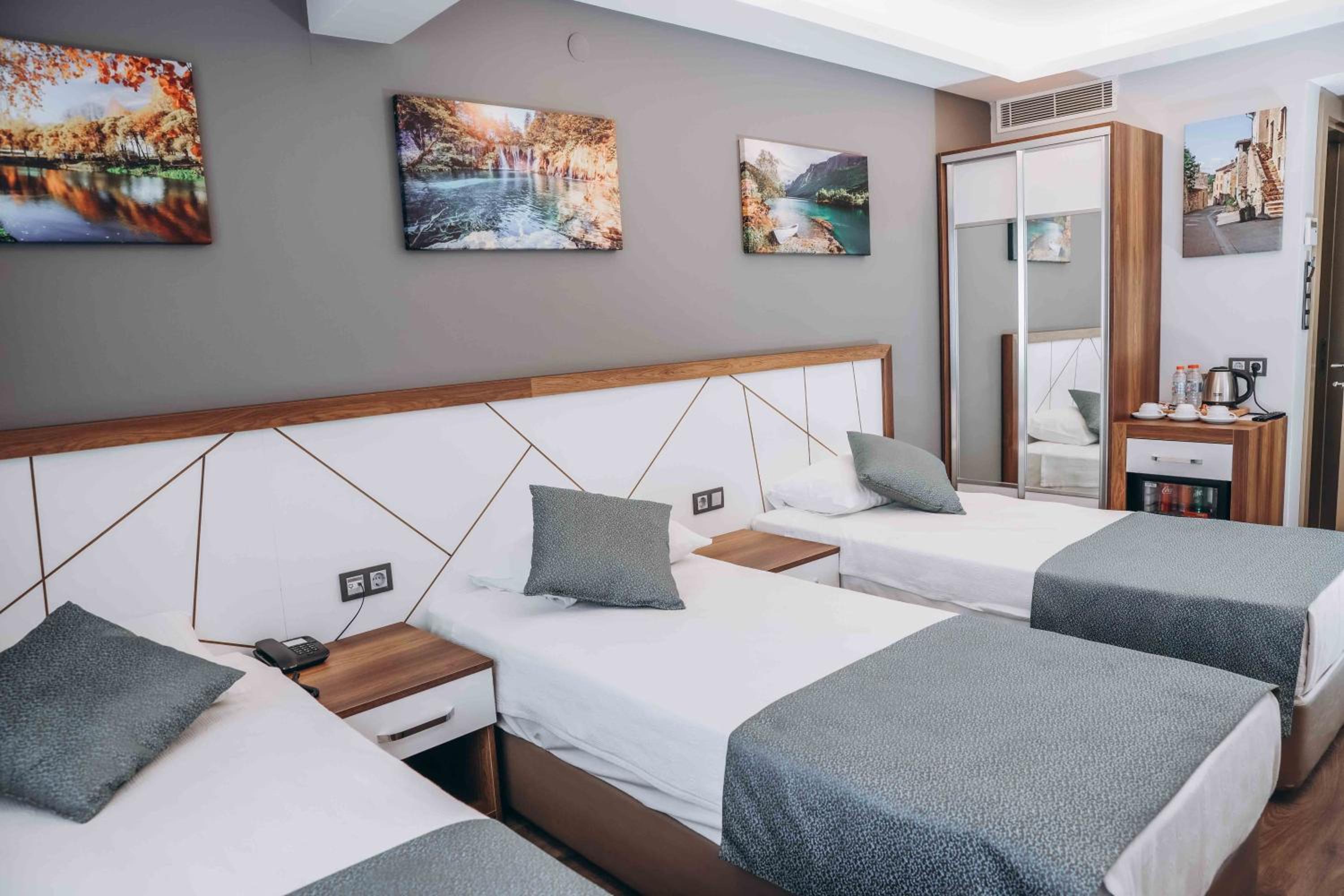Triple Room thumbnail 6