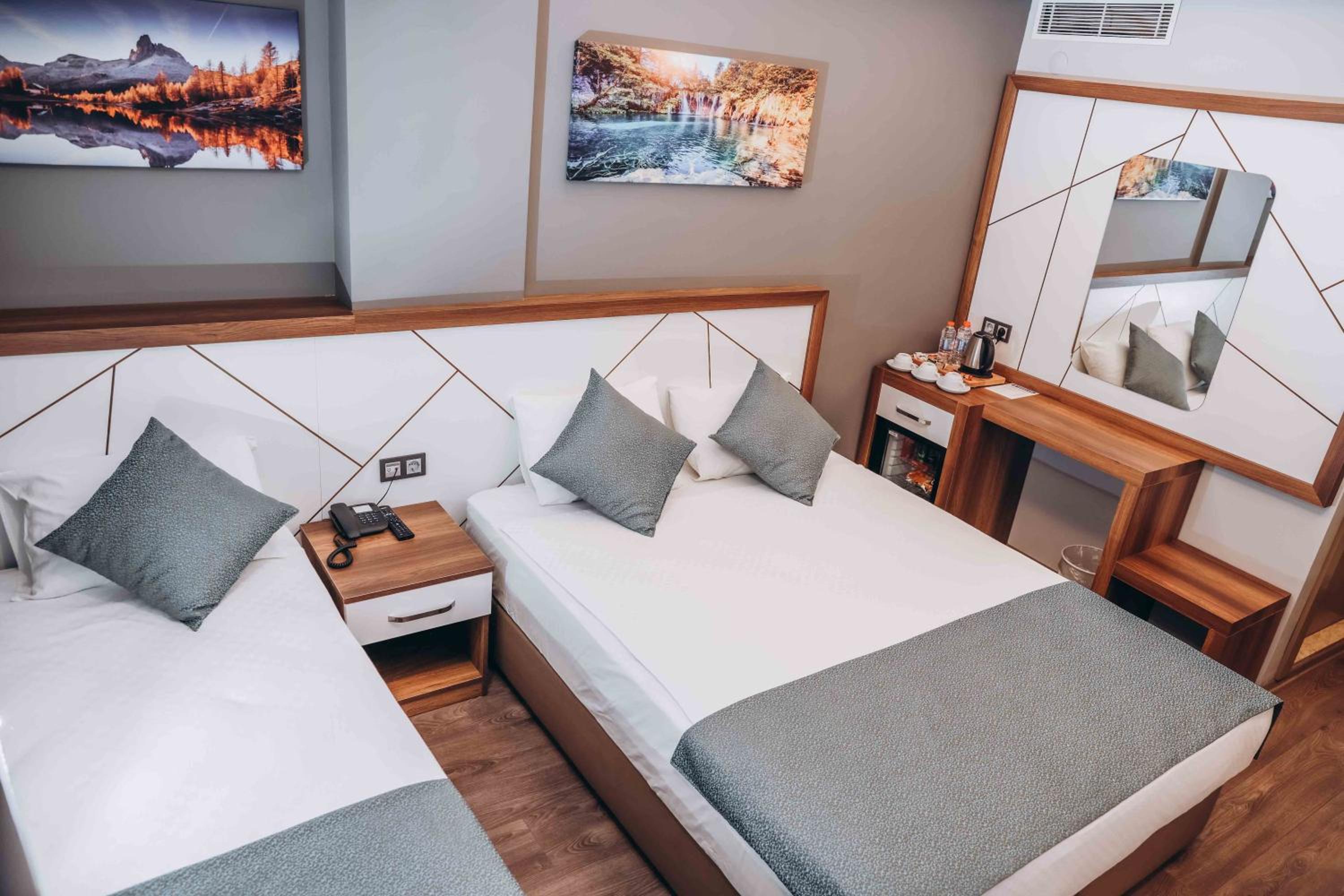 Triple Room thumbnail 5
