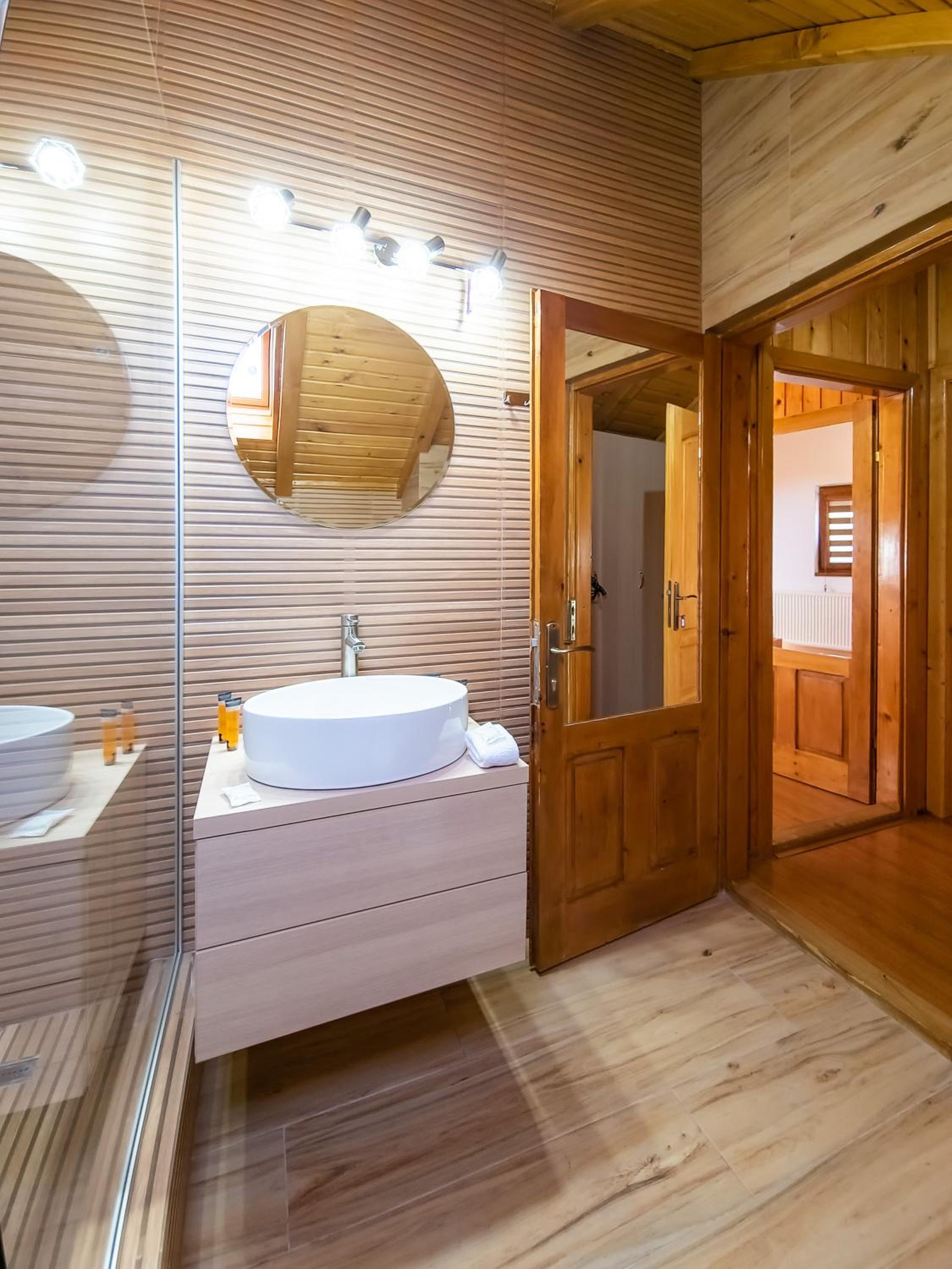 Double Room - Photo 6