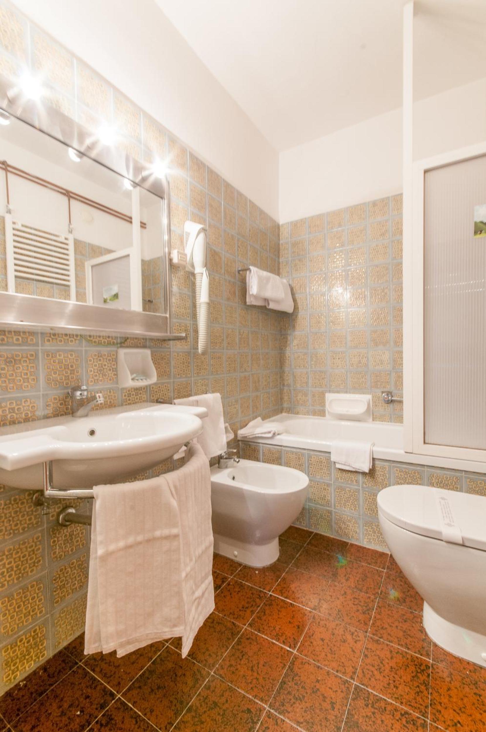 Two-Bedroom Apartment (6 Adults) photo 2