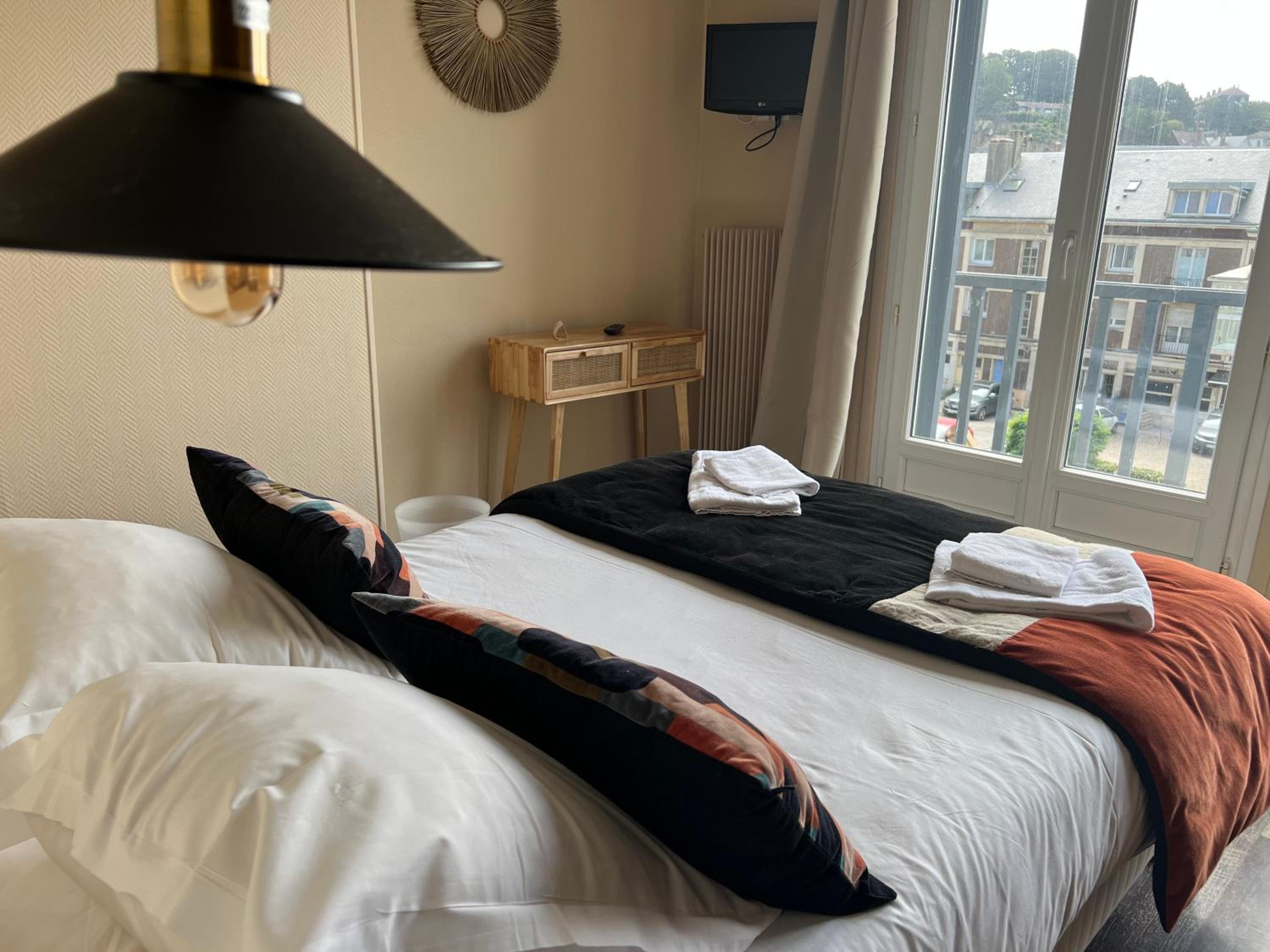 Double Room with Street View