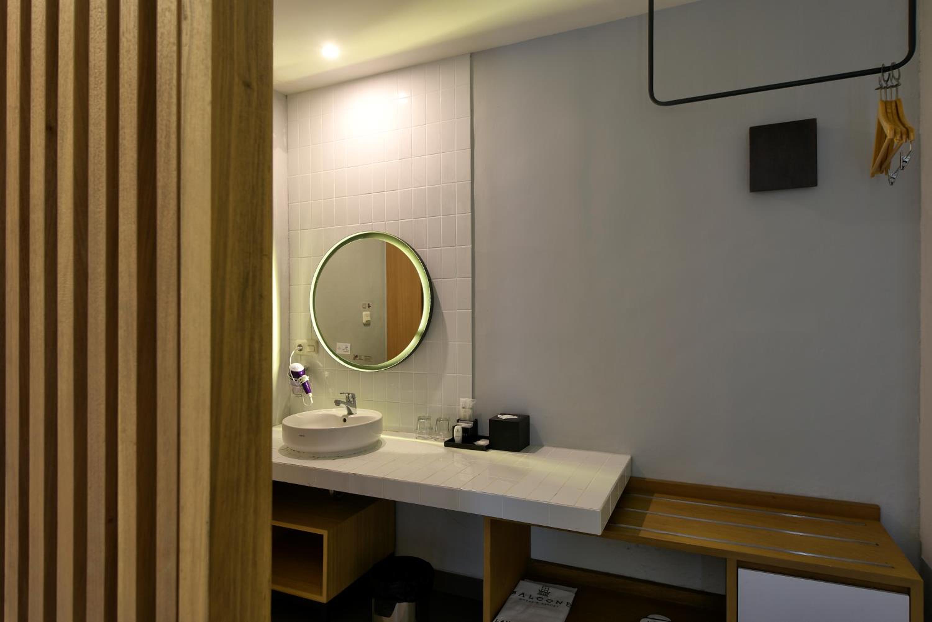 Grand Deluxe King Room - Photo 7