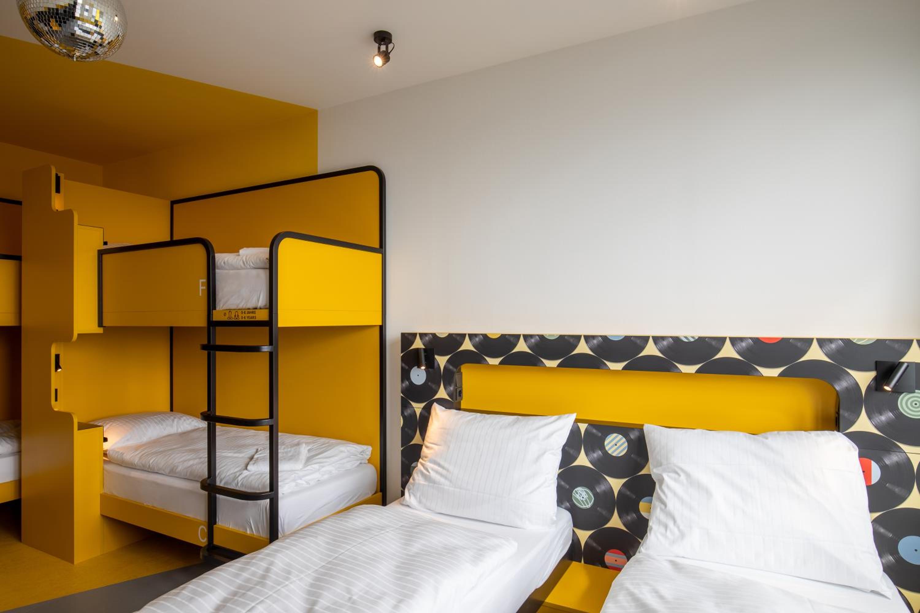Bed in 6-Bed Female Dormitory Room photo 2