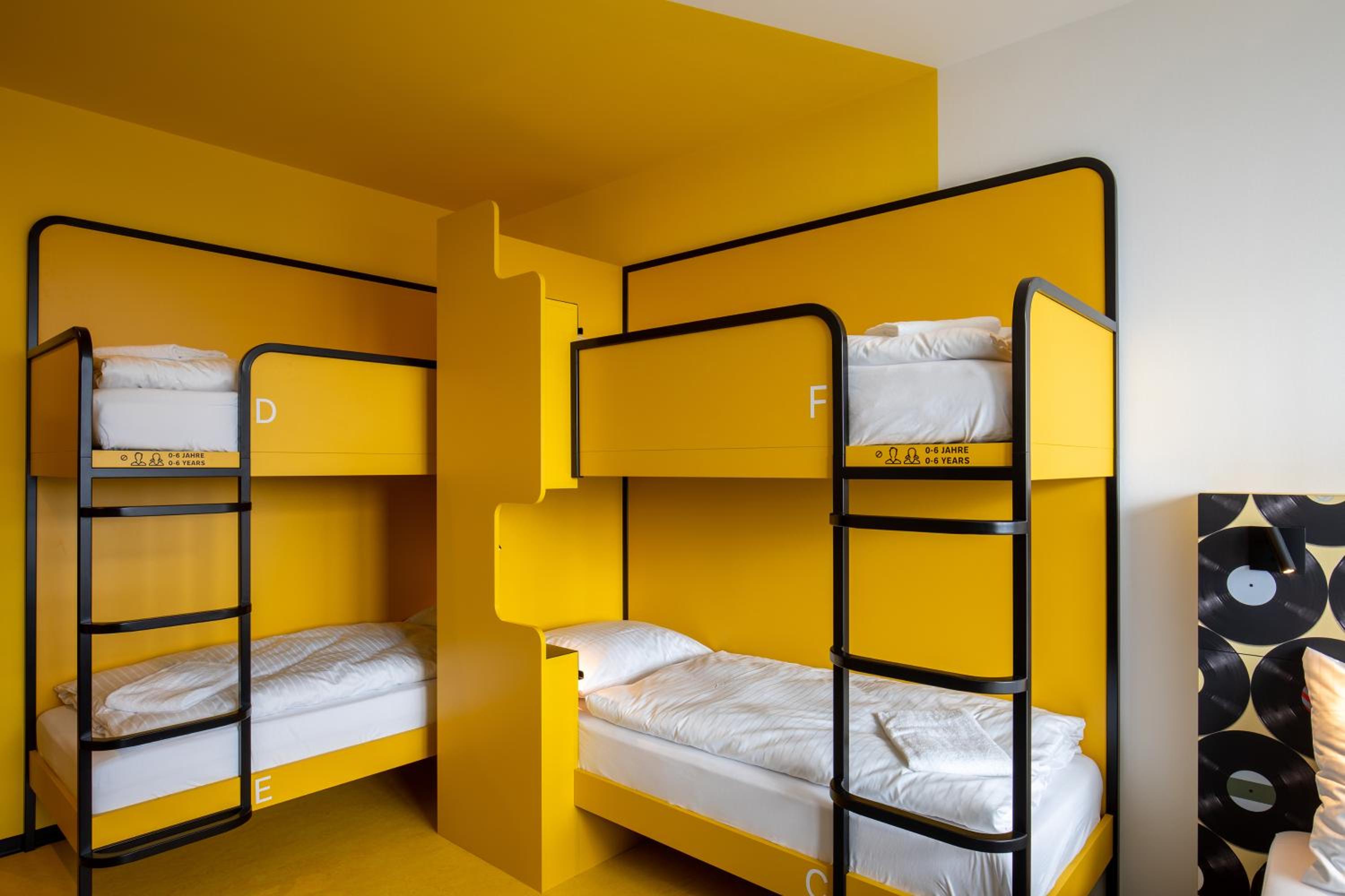 Bed in 6-Bed Mixed Dormitory Room photo 3