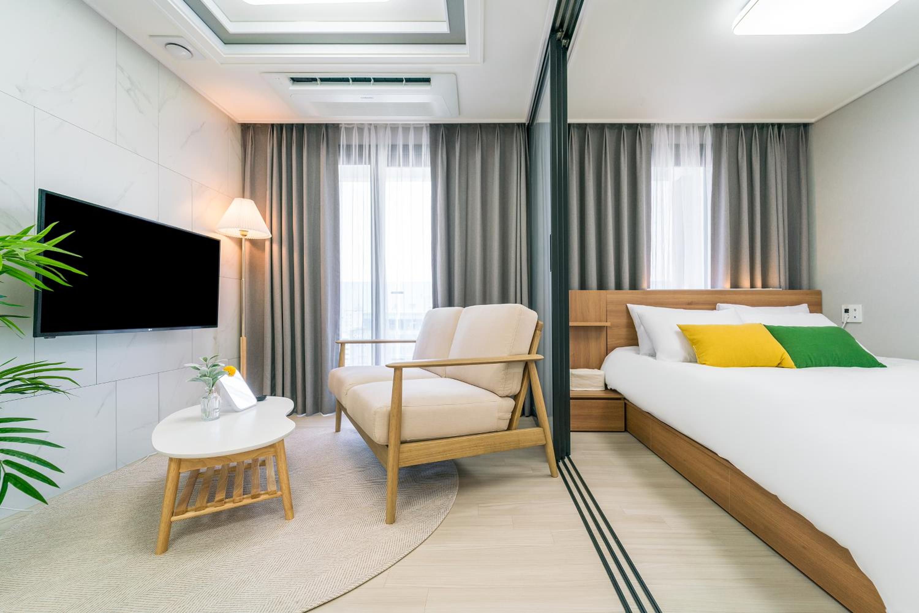 Premier Suite - Photo 2