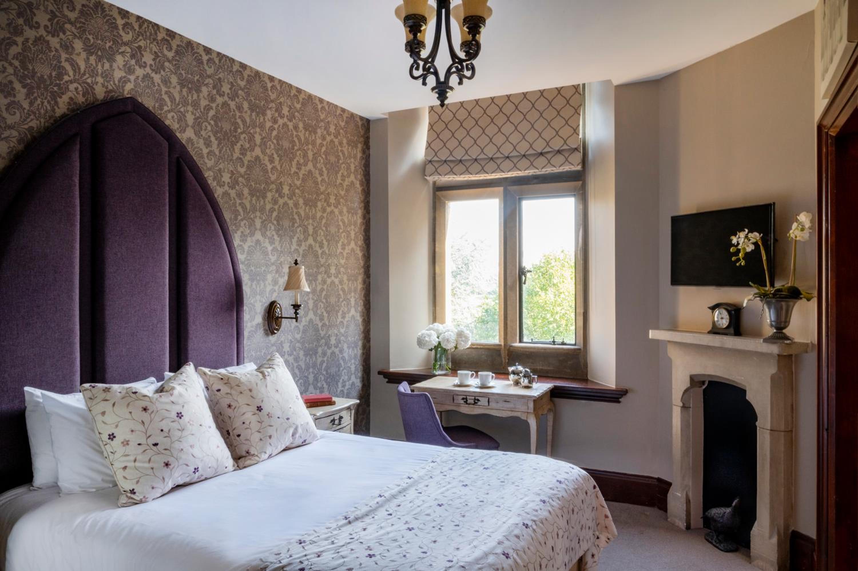 Classic Double Room with Feature