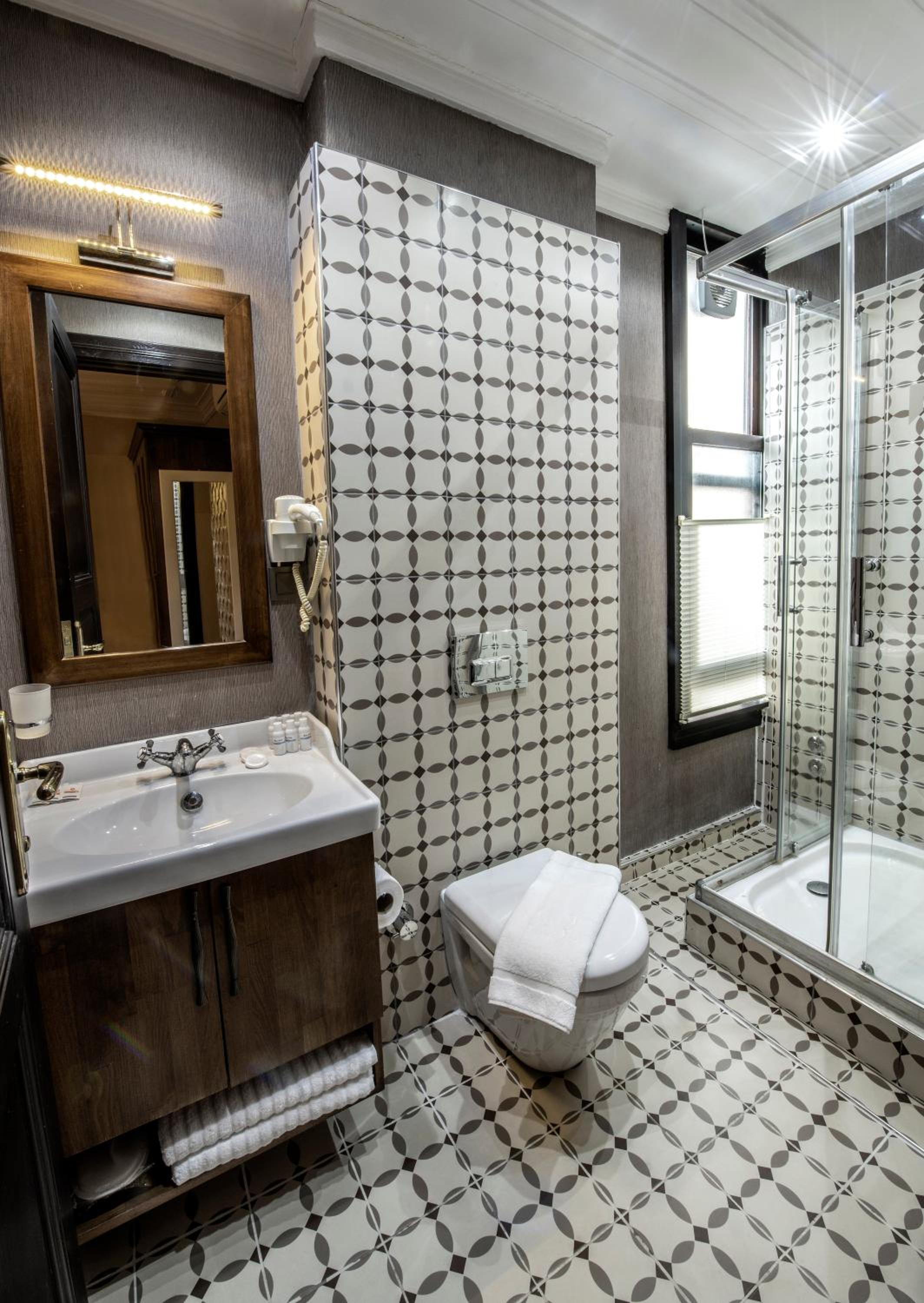 Standard Double or Twin Room photo 2